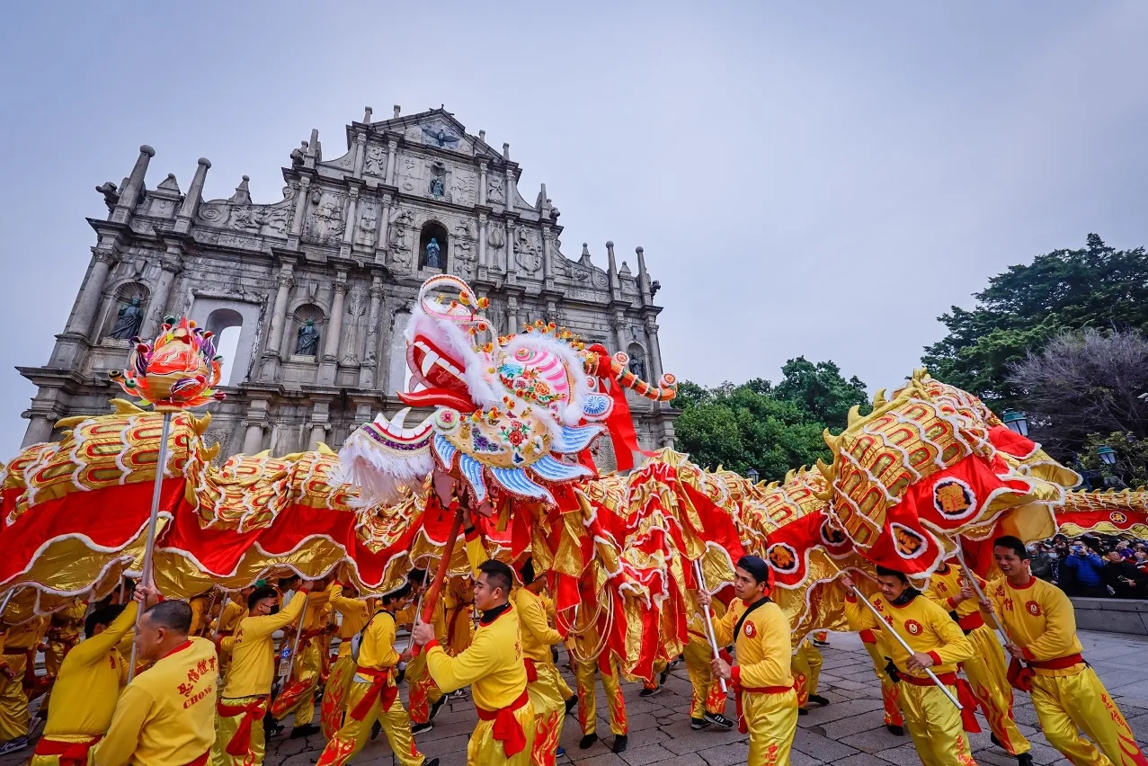 澳门春节旅游盛况：百万游客涌入，娱乐预算激增
