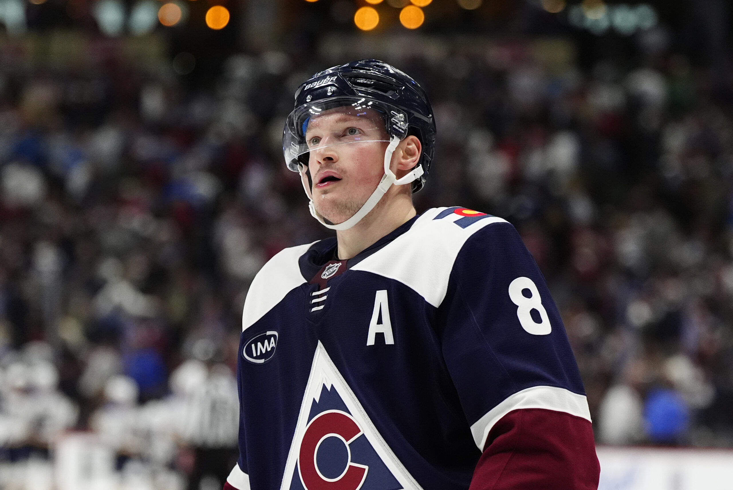 NHL前瞻：雪崩队客场挑战国王队，换帅能否止颓？