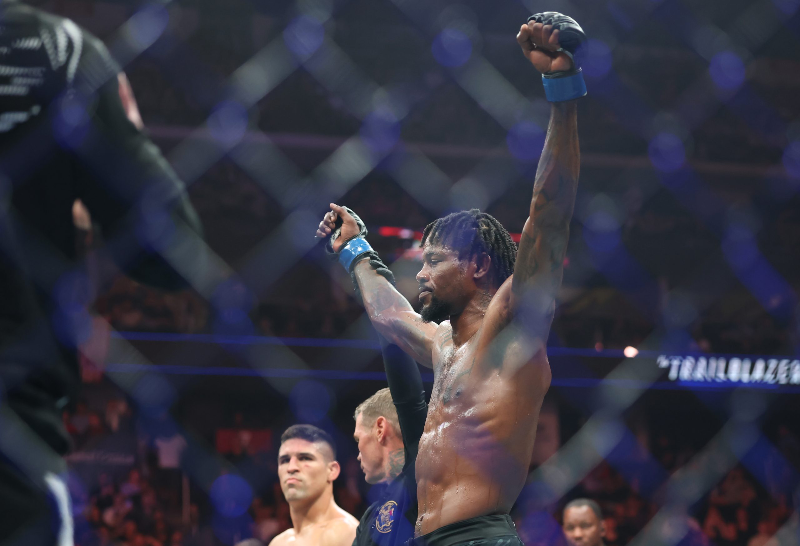 UFC 327垫场赛深度分析：霍兰德、普拉多、加姆罗特投注指南