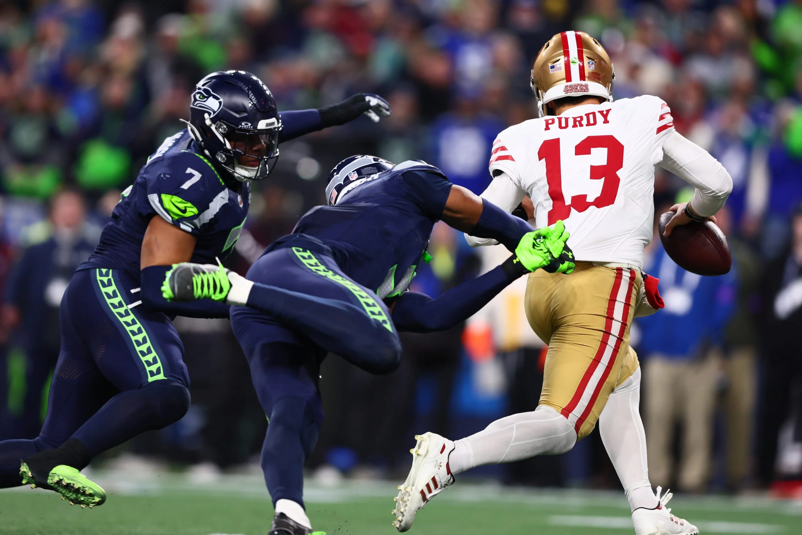 NFL第五周盘口深度解析：AI模型与专家观点碰撞，谁能笑到最后？