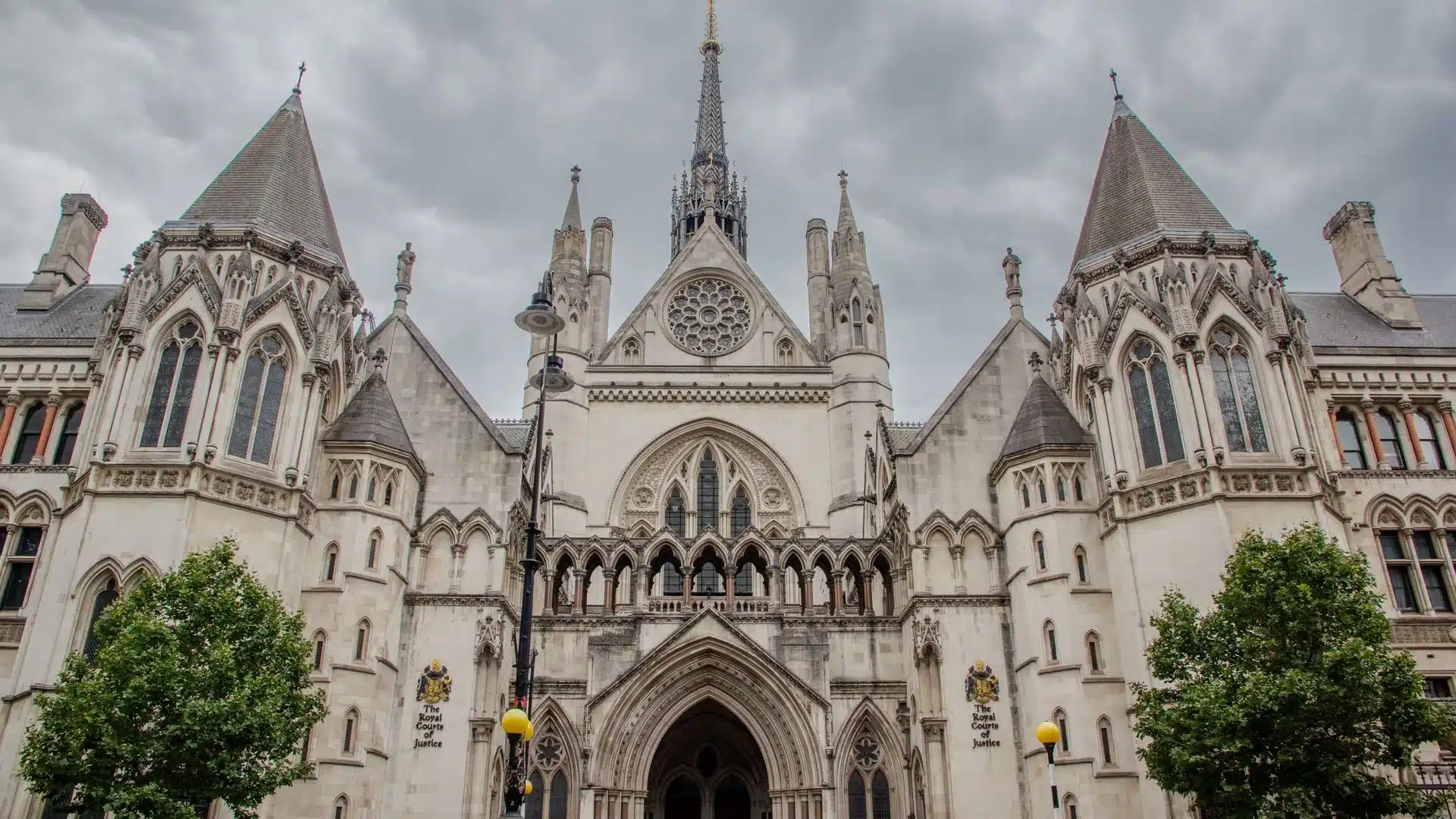 英国大选赌盘作弊案宣判:保守党三人获缓刑,内幕交易引爆诚信危机 英国大选赌盘作弊案宣判:保守党三人获缓刑,内幕交易引爆诚信危机