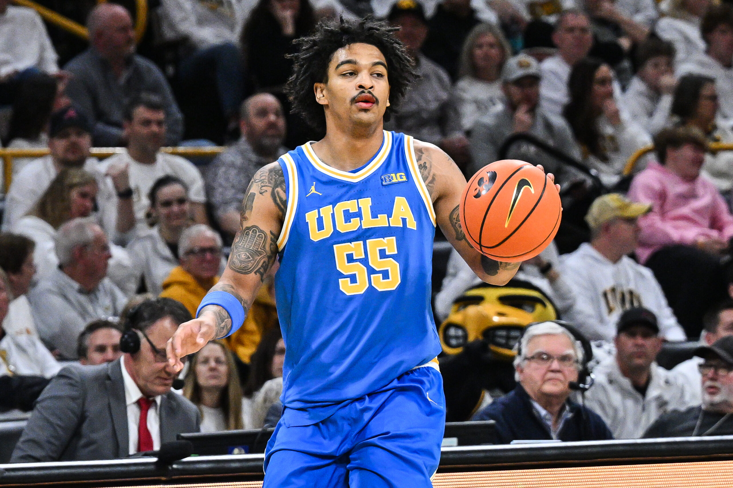 威斯康星vsUCLA:内线优势能否击败神准投篮?NCAAB焦点战深度解析 威斯康星vsUCLA:内线优势能否击败神准投篮?NCAAB焦点战深度解析