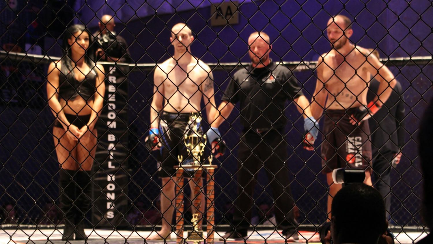 UFC裁判收入揭秘:一场比赛究竟能赚多少钱? UFC裁判收入揭秘:一场比赛究竟能赚多少钱?