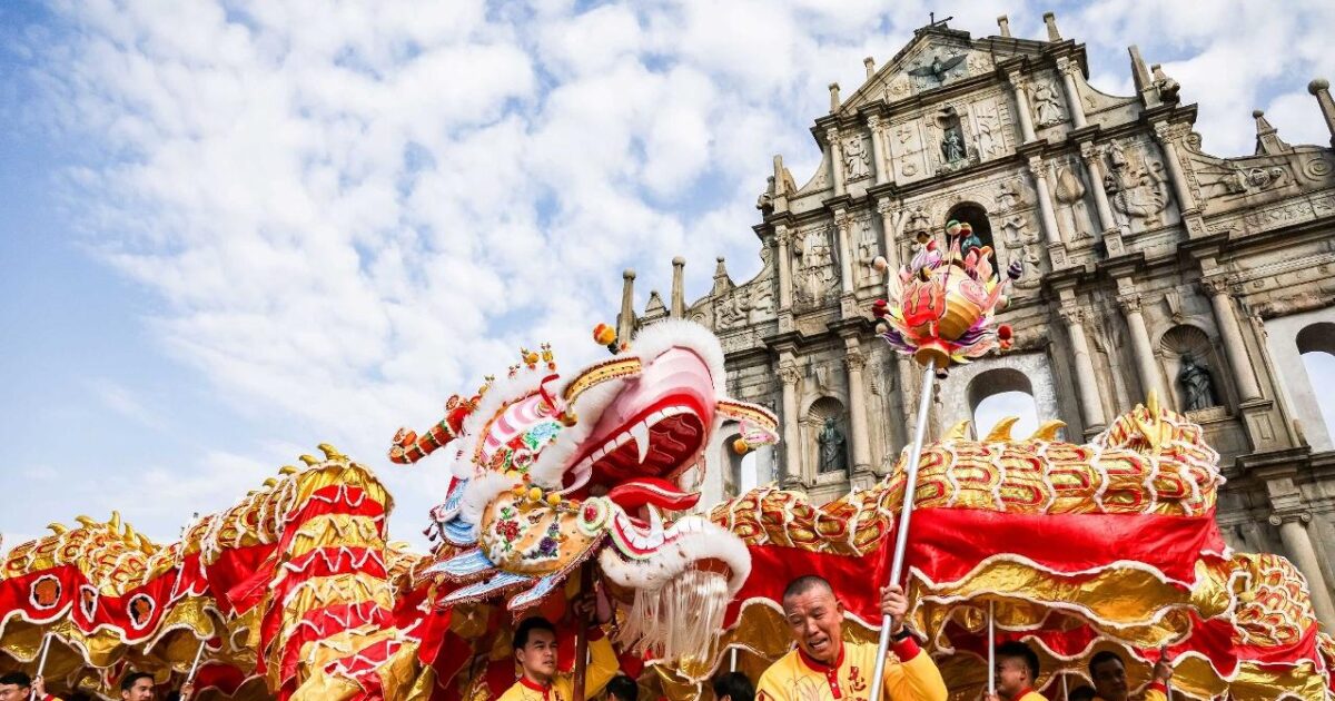 澳门春节旅游爆棚:日均17.5万客流,高端酒店一房难求! 澳门春节旅游爆棚:日均17.5万客流,高端酒店一房难求!