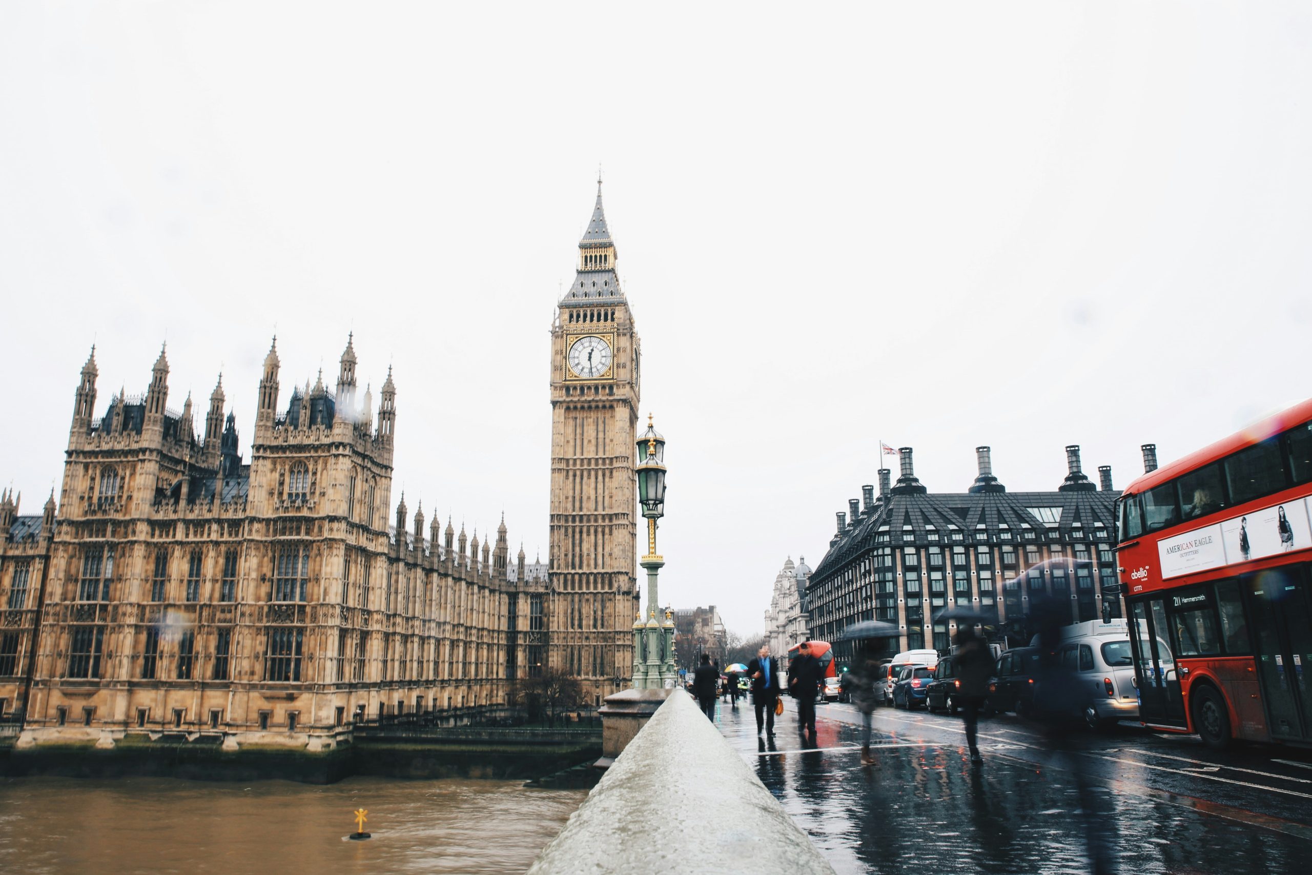 英国赌博广告监管风暴：议会激辩与未来走向