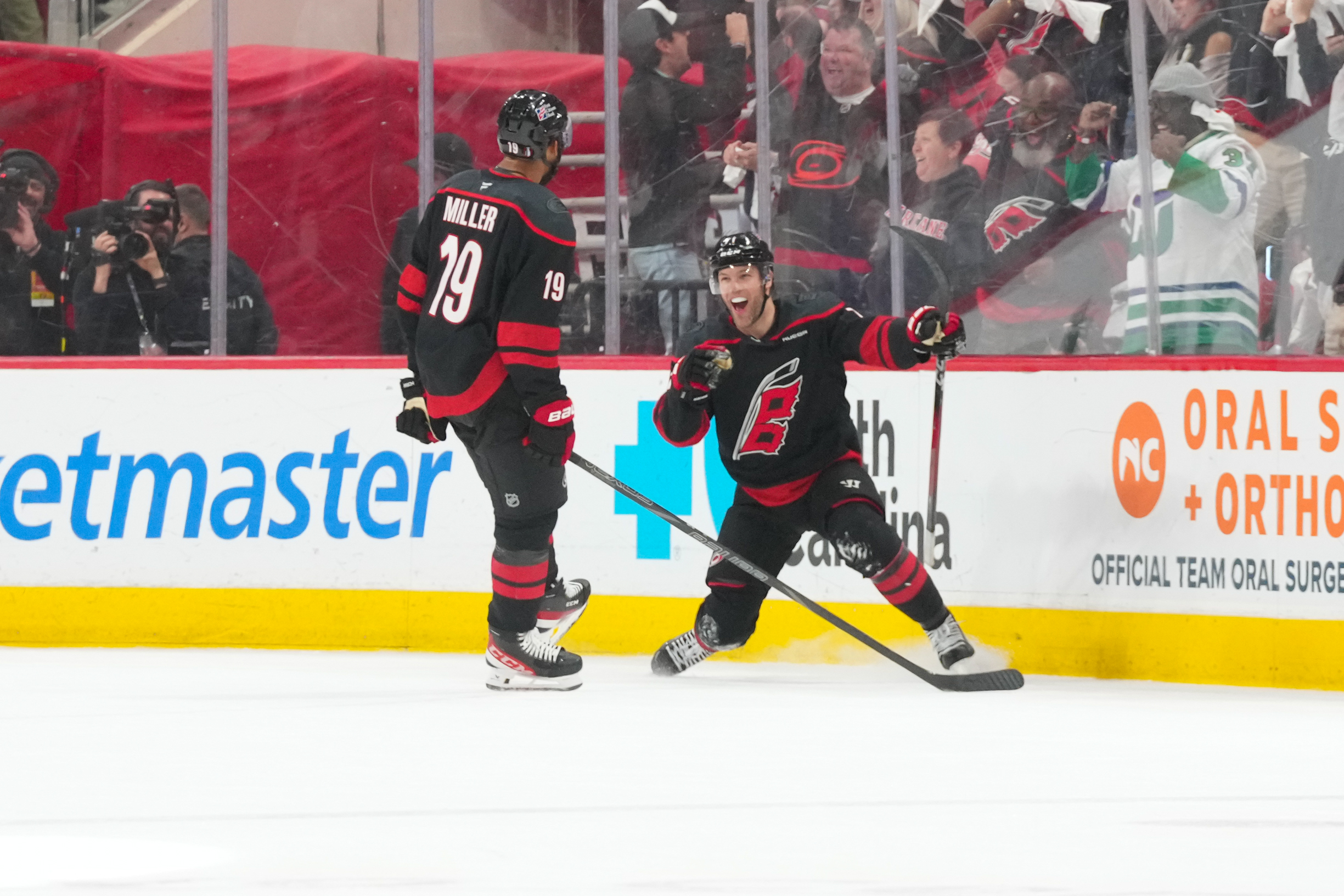 NHL东部半决赛G3:飓风vs飞人深度分析与精准投注指南 NHL东部半决赛G3:飓风vs飞人深度分析与精准投注指南