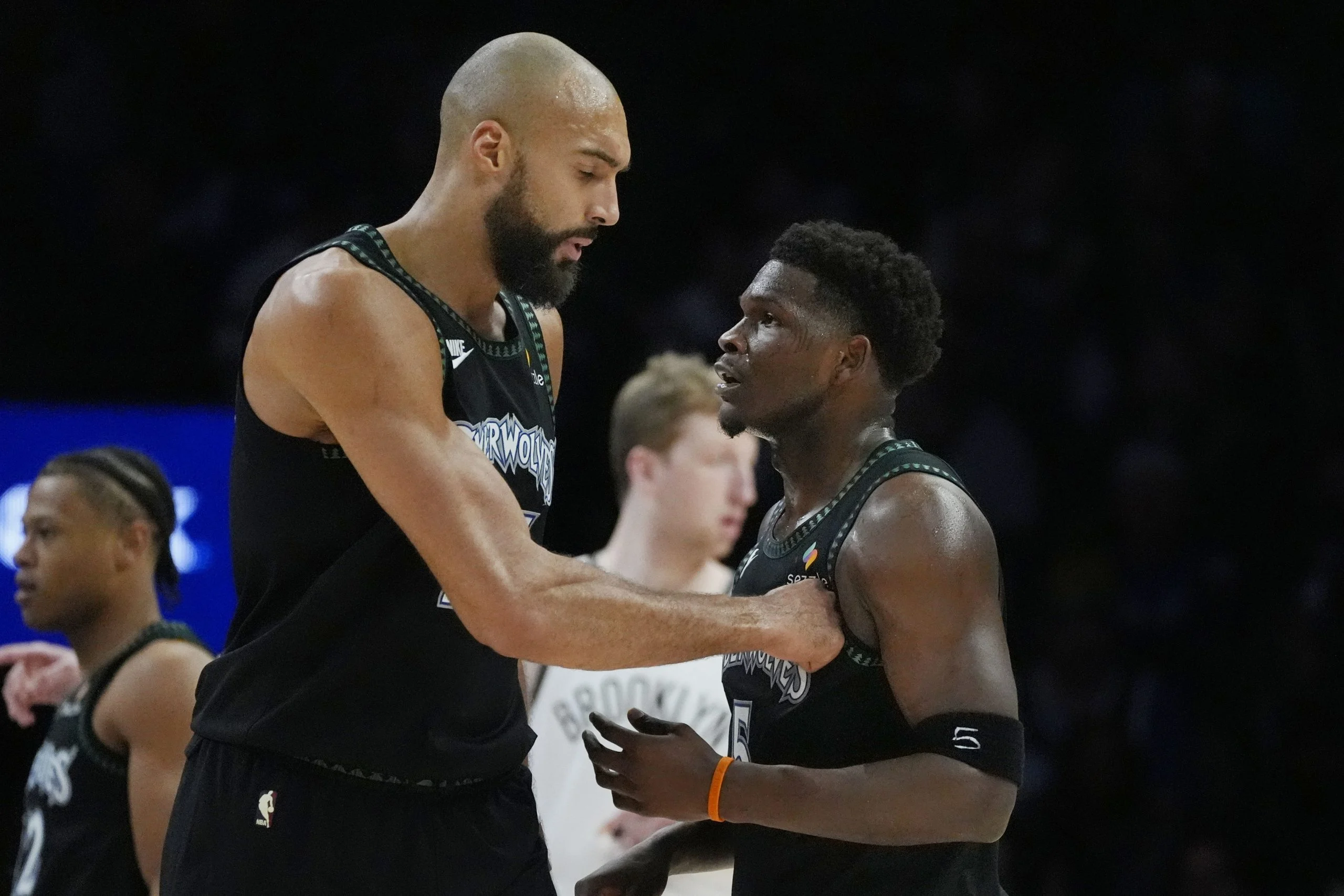 NBA季后赛G6：森林狼生死战，马刺能否终结？爱德华兹与戈贝尔数据深度解析