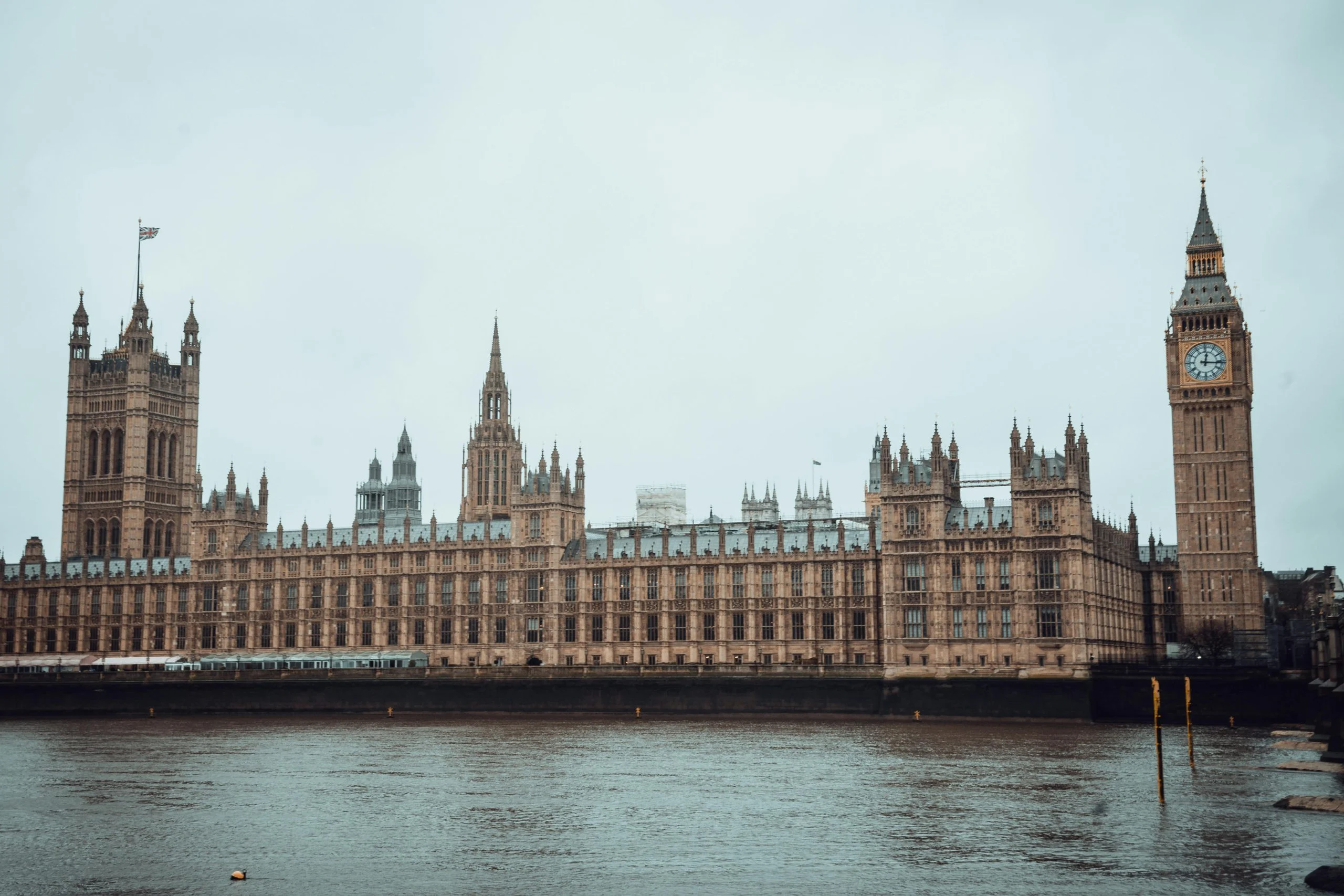 英国博彩业巨震:议员联名呼吁暂停金融风险评估,赛马业面临危机 英国博彩业巨震:议员联名呼吁暂停金融风险评估,赛马业面临危机