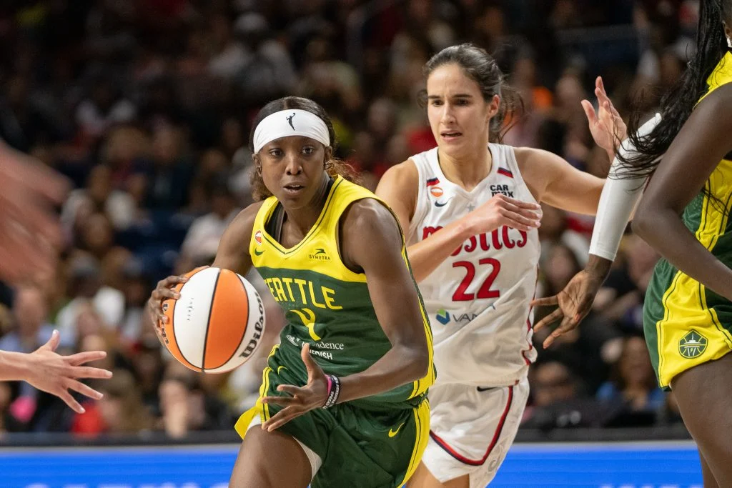 WNBA前瞻：风暴客场挑战天空，伤病潮下谁能突围？