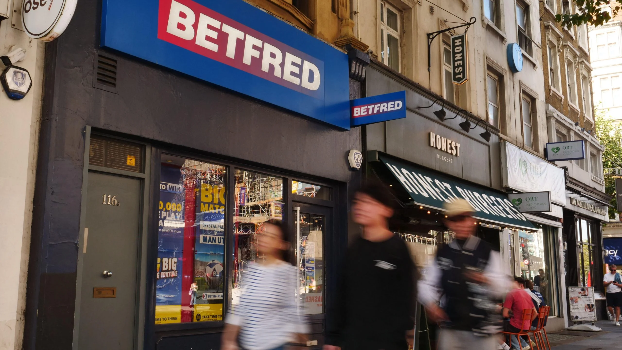英国博彩业年度报告：线上营收飙升，实体店面面临挑战