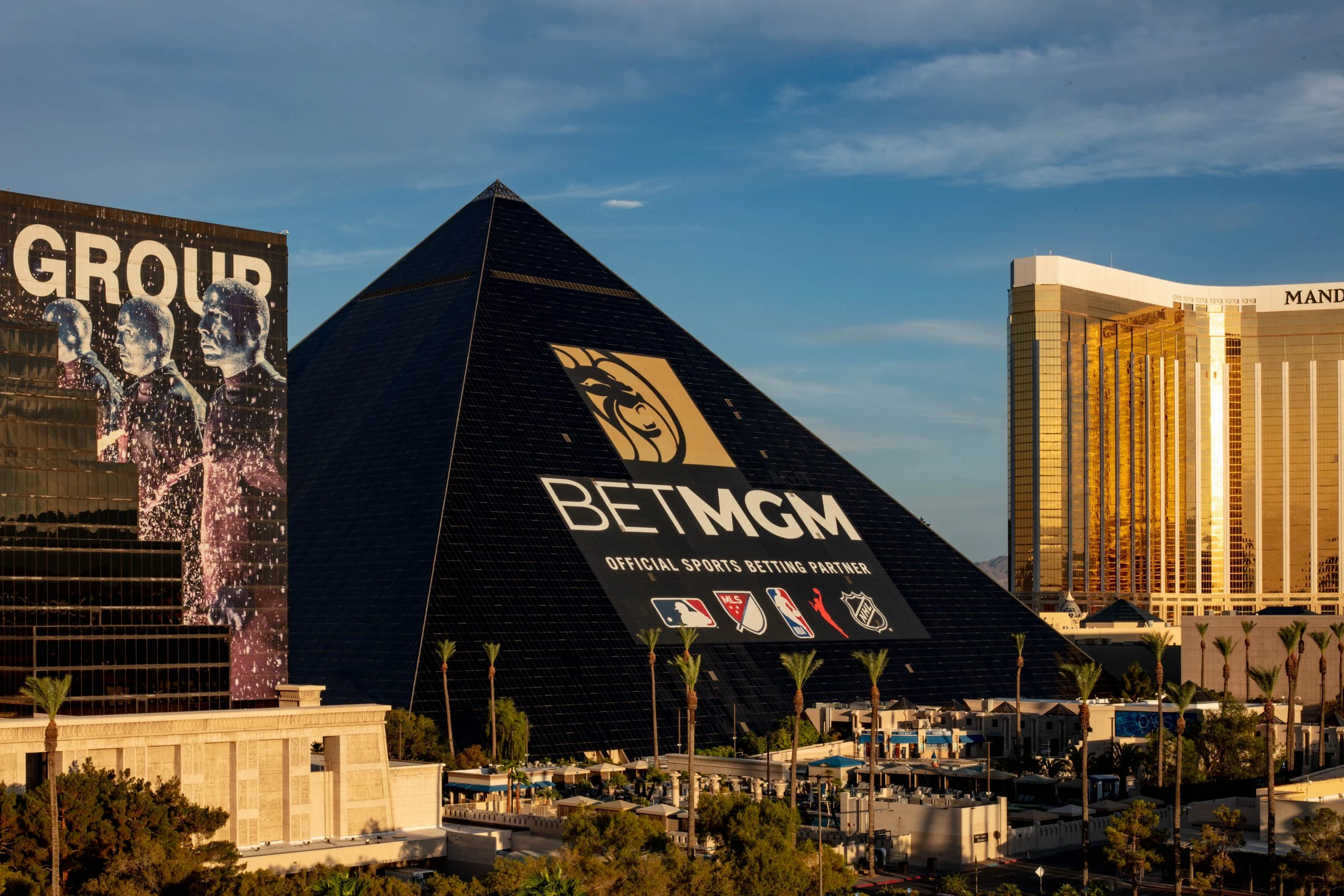 MGM收购案告吹:迪勒撤回180亿美元要约,MGM股价大跌11% MGM收购案告吹:迪勒撤回180亿美元要约,MGM股价大跌11%