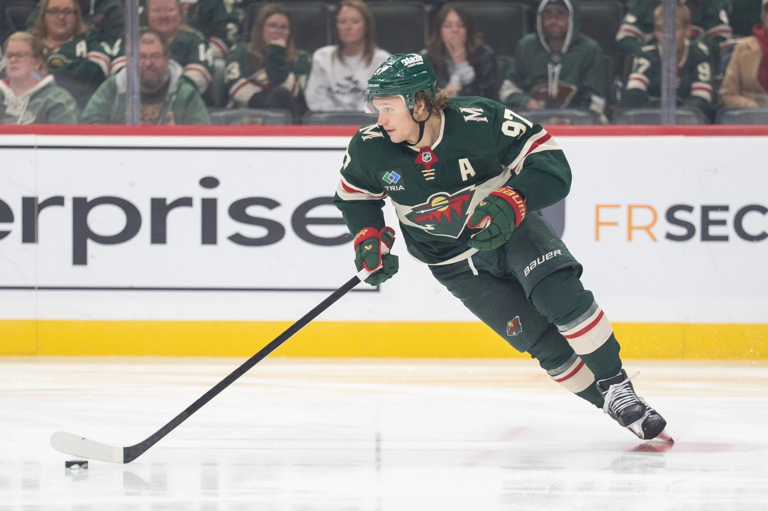 今日NHL射门数预测：锁定高产射手，洞察防线漏洞