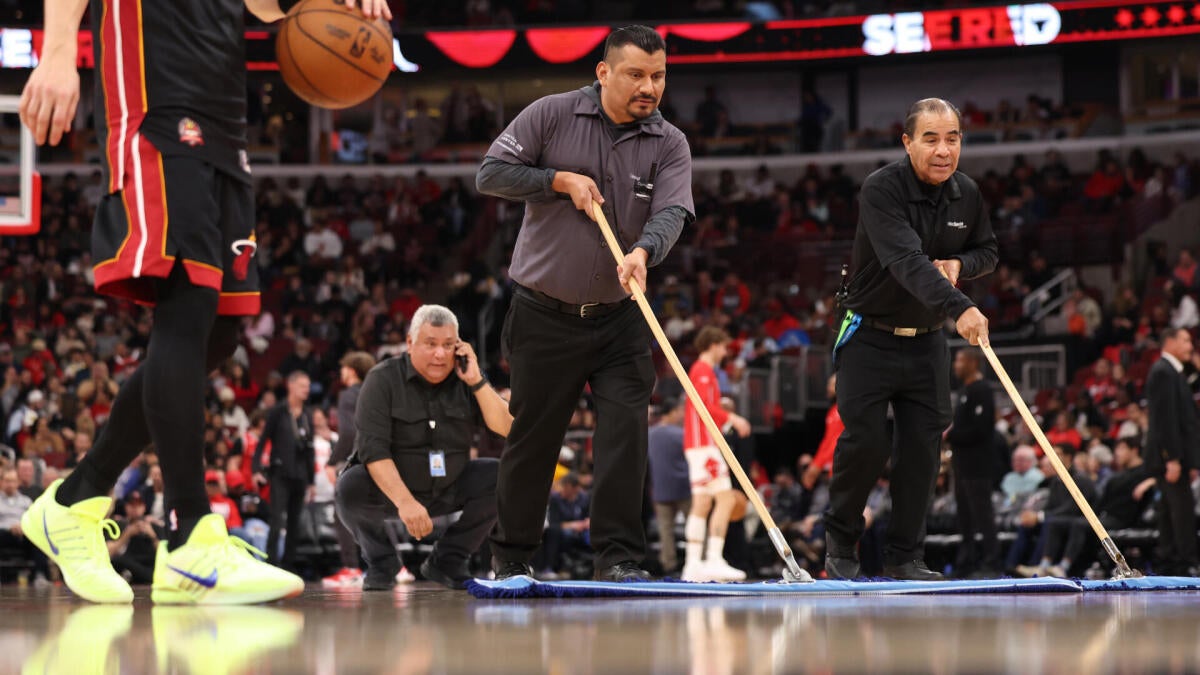 NBA突发！热火公牛战因球场湿滑延期，背后原因深度解析