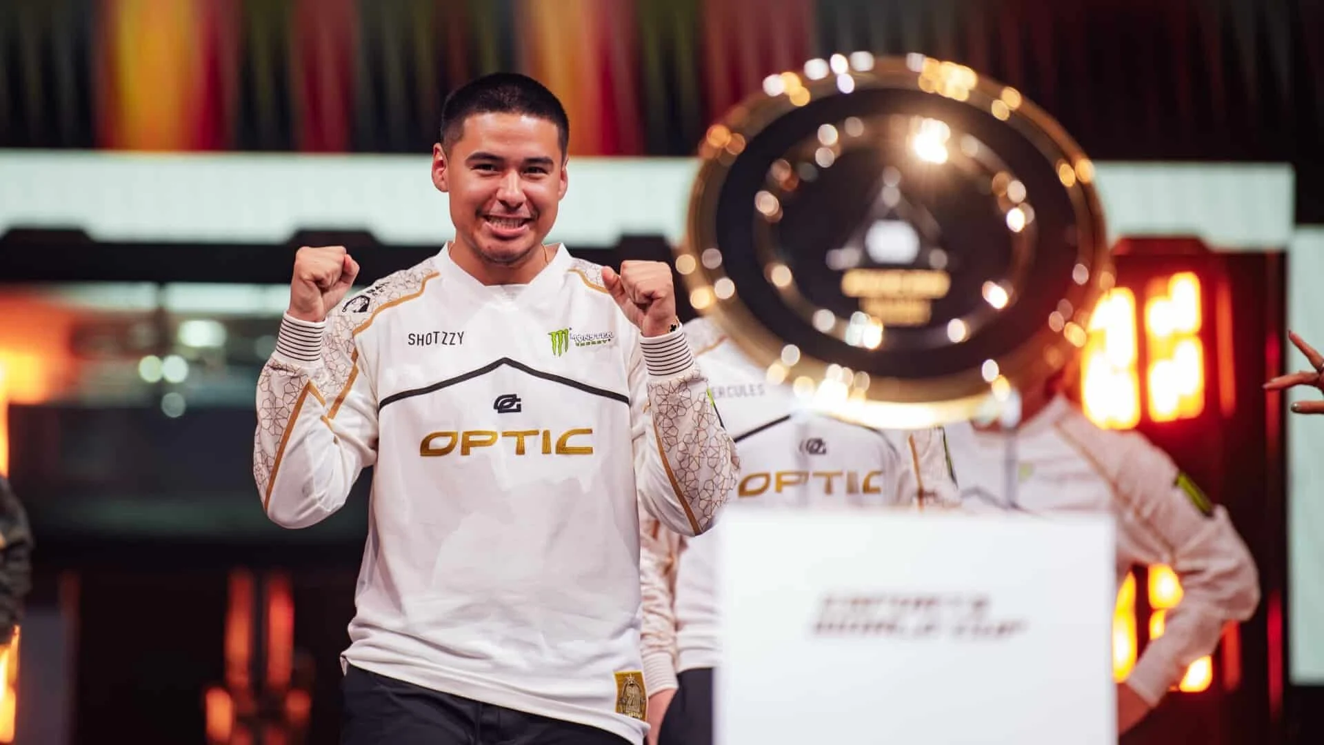 OpTic Gaming卫冕EWC冠军：Shotzzy五大神级操作回顾