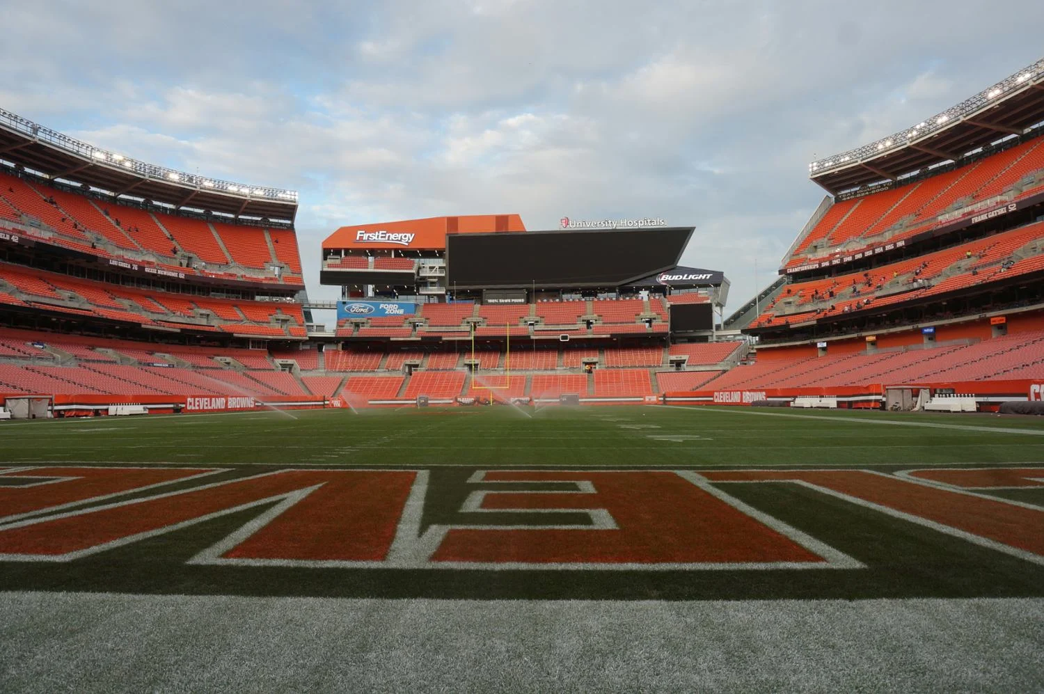 2026 NFL揭幕战：爱国者开门黑，梅伊与布朗伤情成隐忧