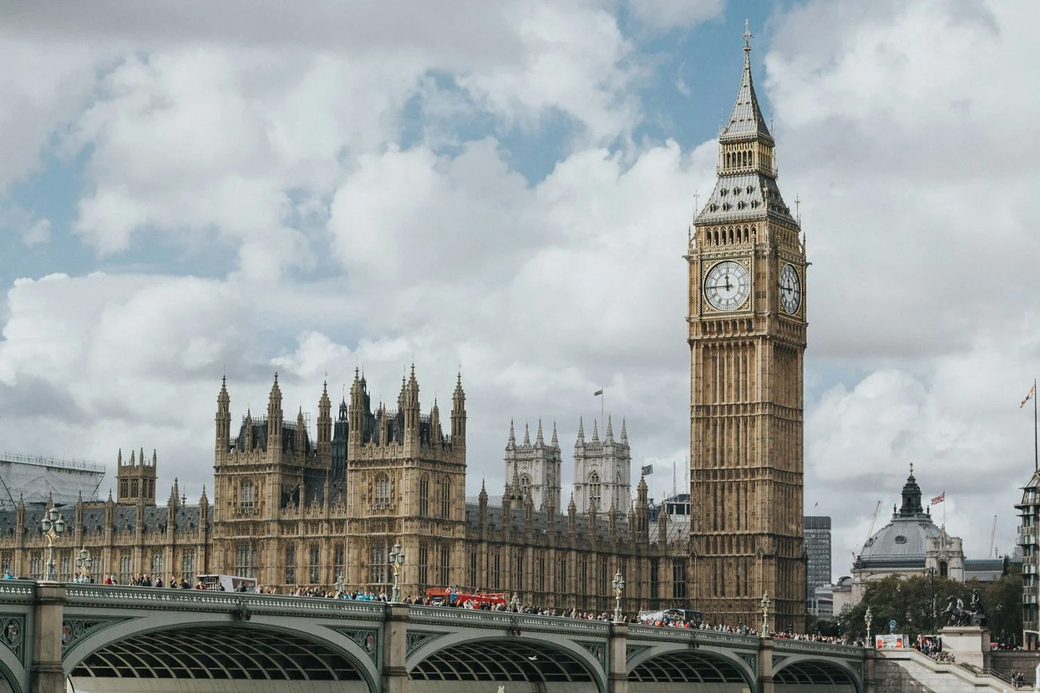 英国博彩委员会重罚L&L Europe：90万英镑和解金揭露多项违规