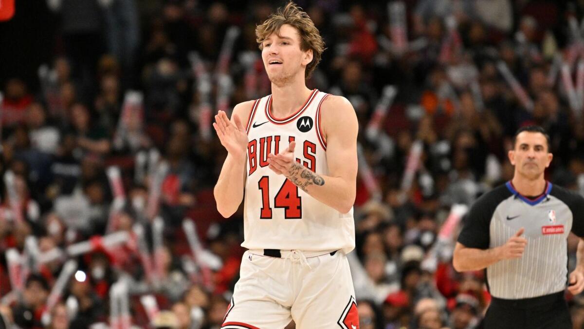 NBA东部激战：猛龙主场迎战公牛，季后赛卡位战谁能占先机？