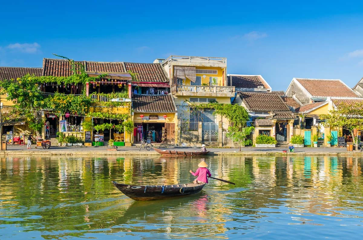 越南旅游业上半年强劲复苏：国际游客破千万，剑指全年目标