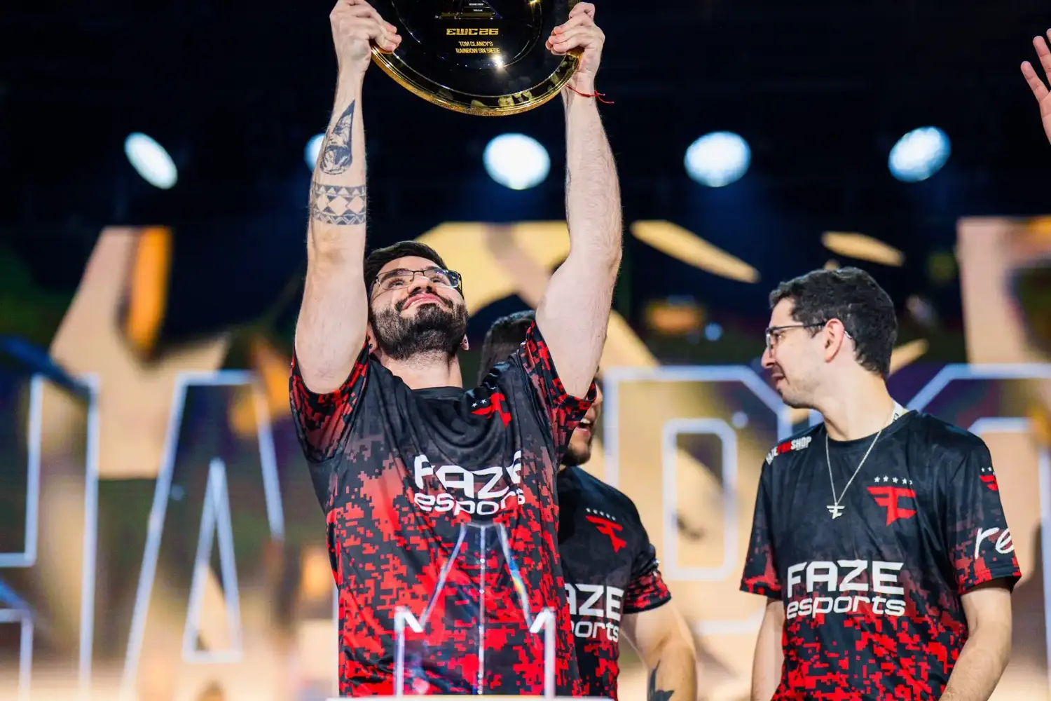 FaZe Clan加冕EWC 2026彩虹六号冠军，三巨头创历史