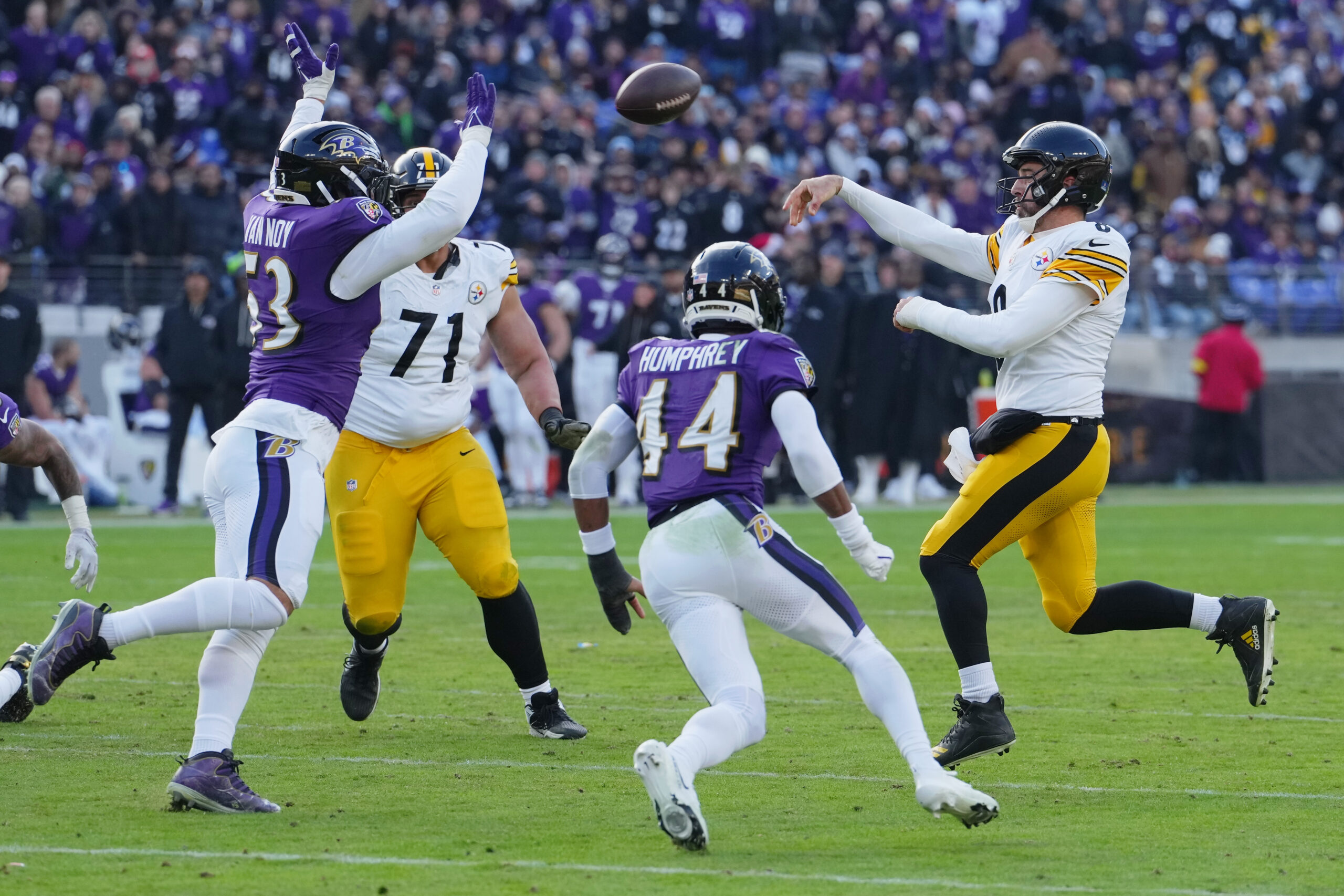 NFL周18前瞻：乌鸦钢人决战AFC北区，深度赔率分析与投注指南