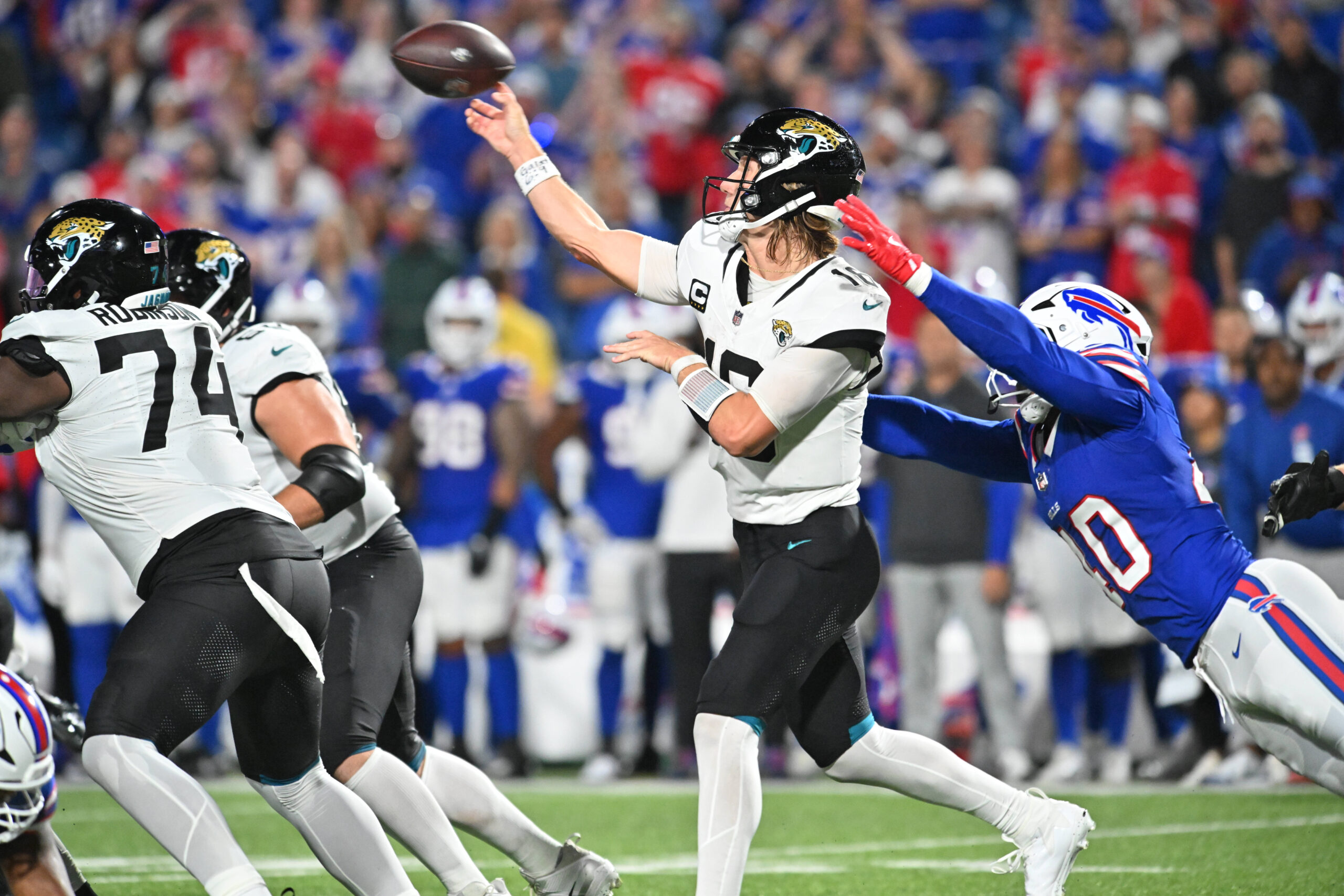 2026 NFL外卡赛焦点战：比尔客场微弱优势挑战美洲虎，谁能笑到最后？