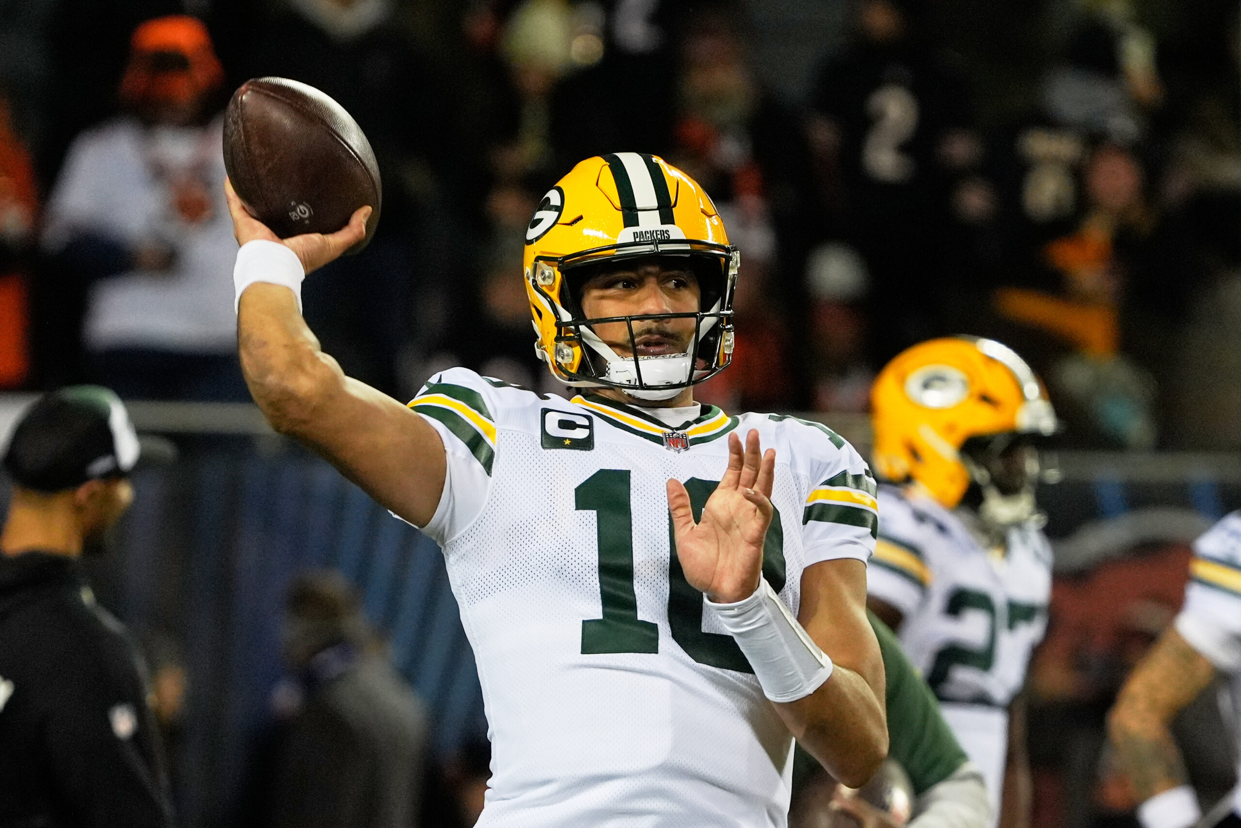 NFL季后赛：包装工vs熊队狂野卡战深度分析，盘口异动揭秘