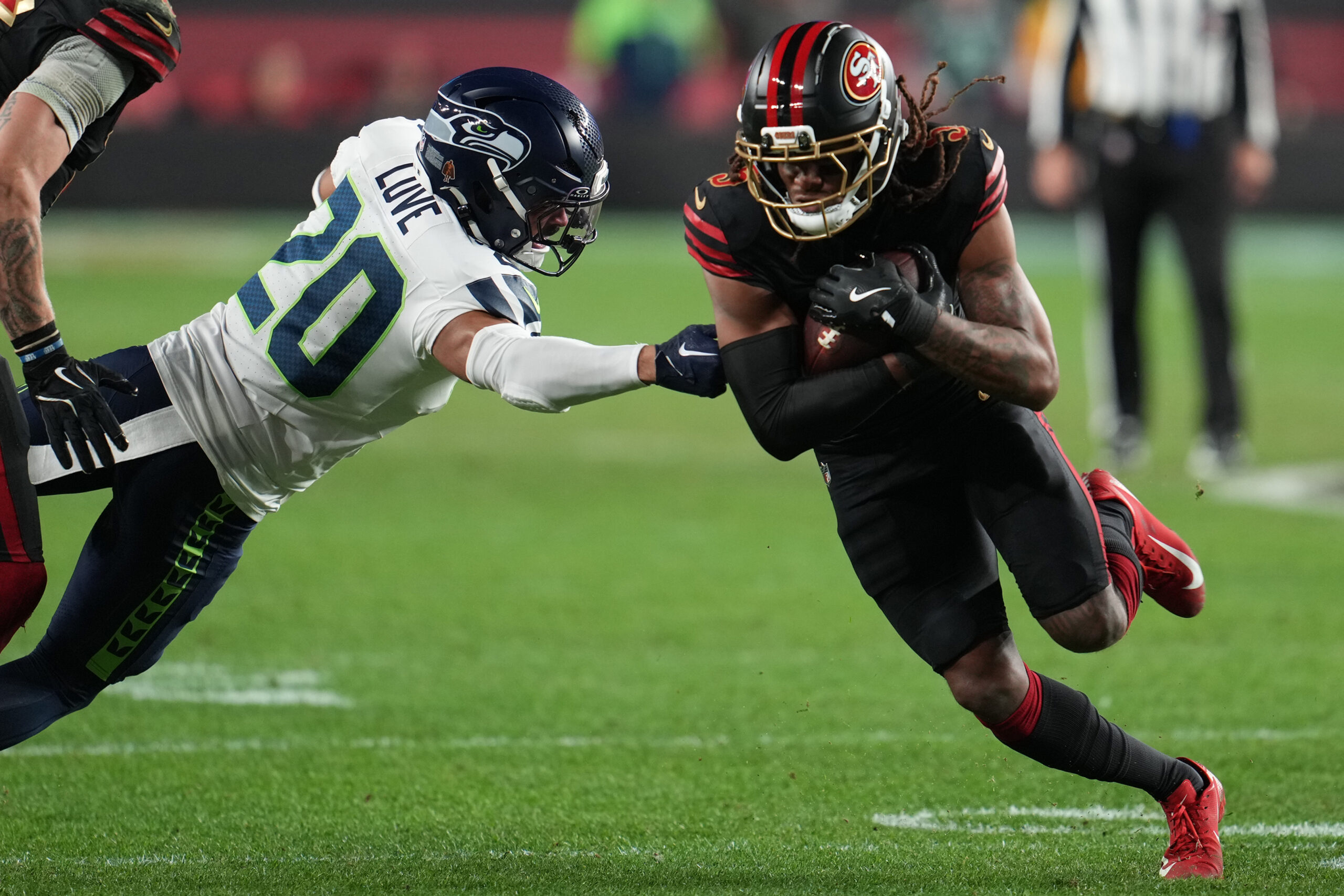 NFL分区赛：49人客战海鹰，海鹰主场优势明显，赔率深度解析