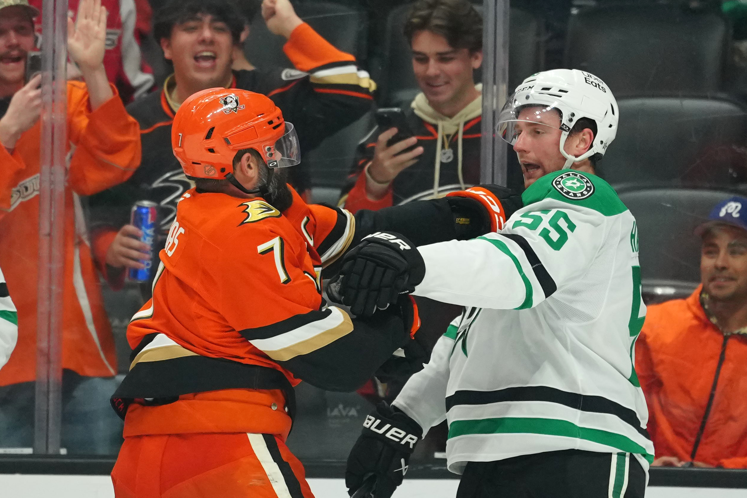 NHL前瞻：达拉斯星VS阿纳海姆鸭，冰球对决谁主沉浮？