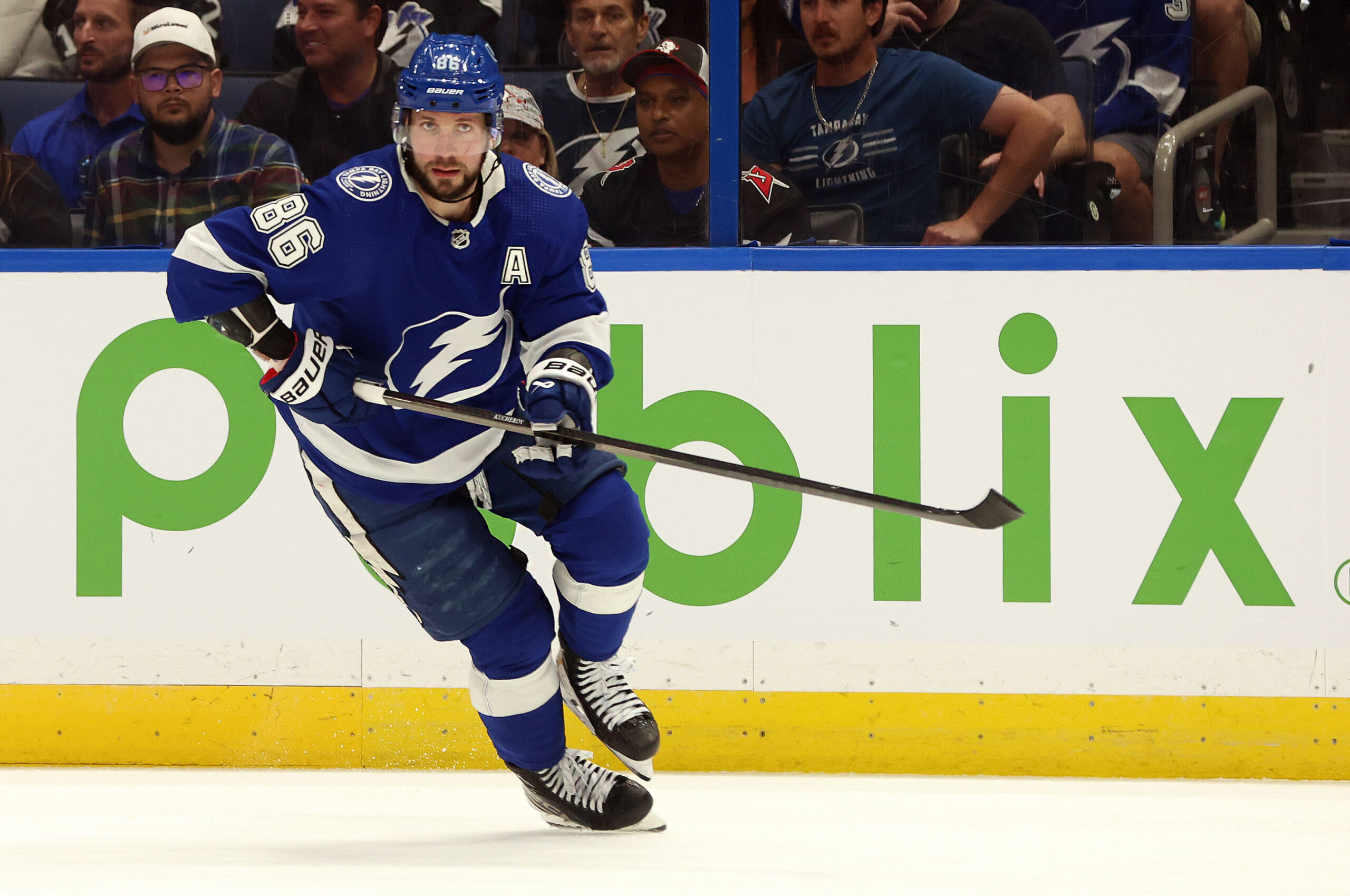 NHL冰球：闪电客战星辰，谁能终结对手连胜？