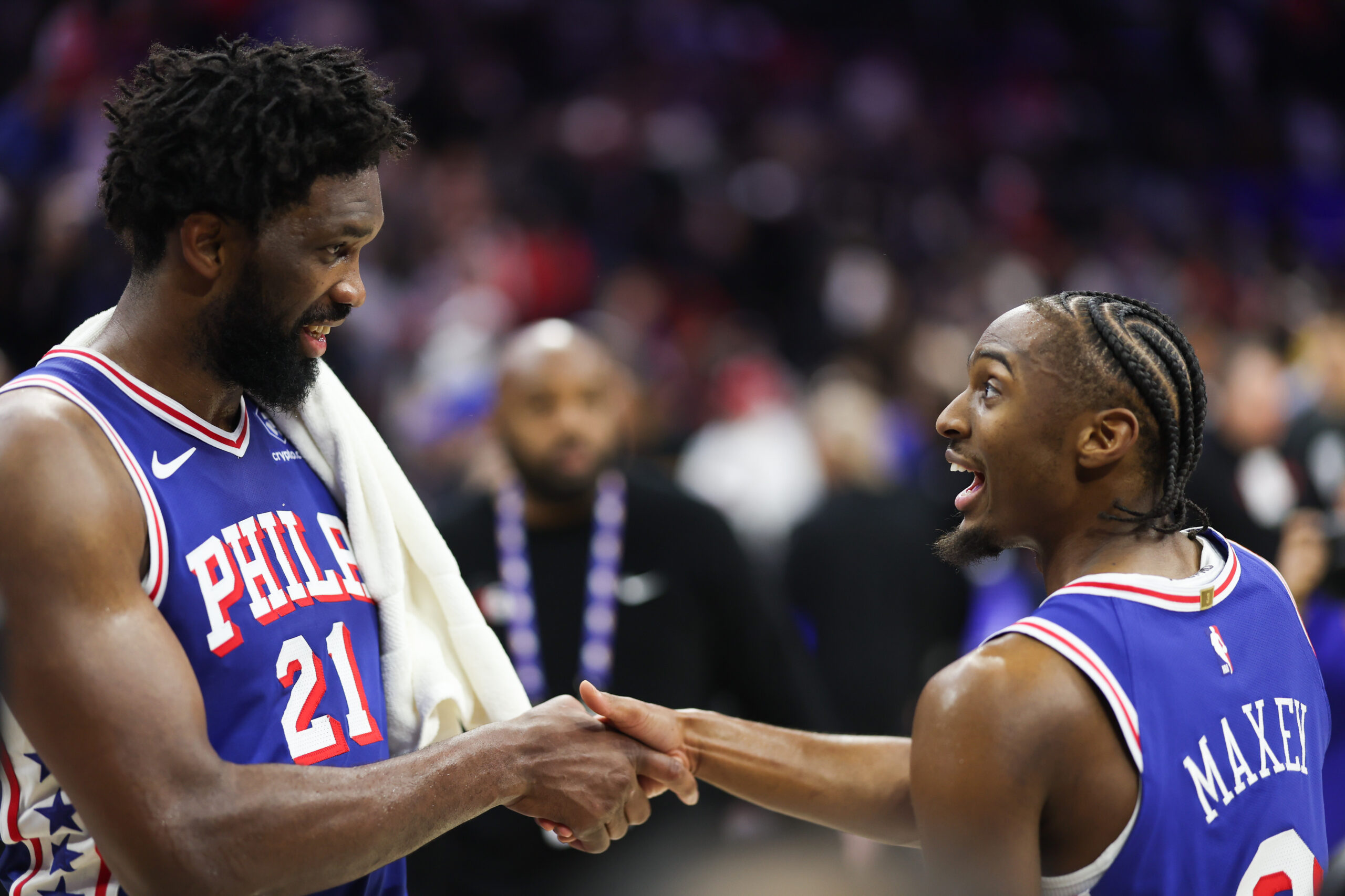 NBA前瞻：76人主场迎战尼克斯，马克西恩比德双核发力，深度投注解析