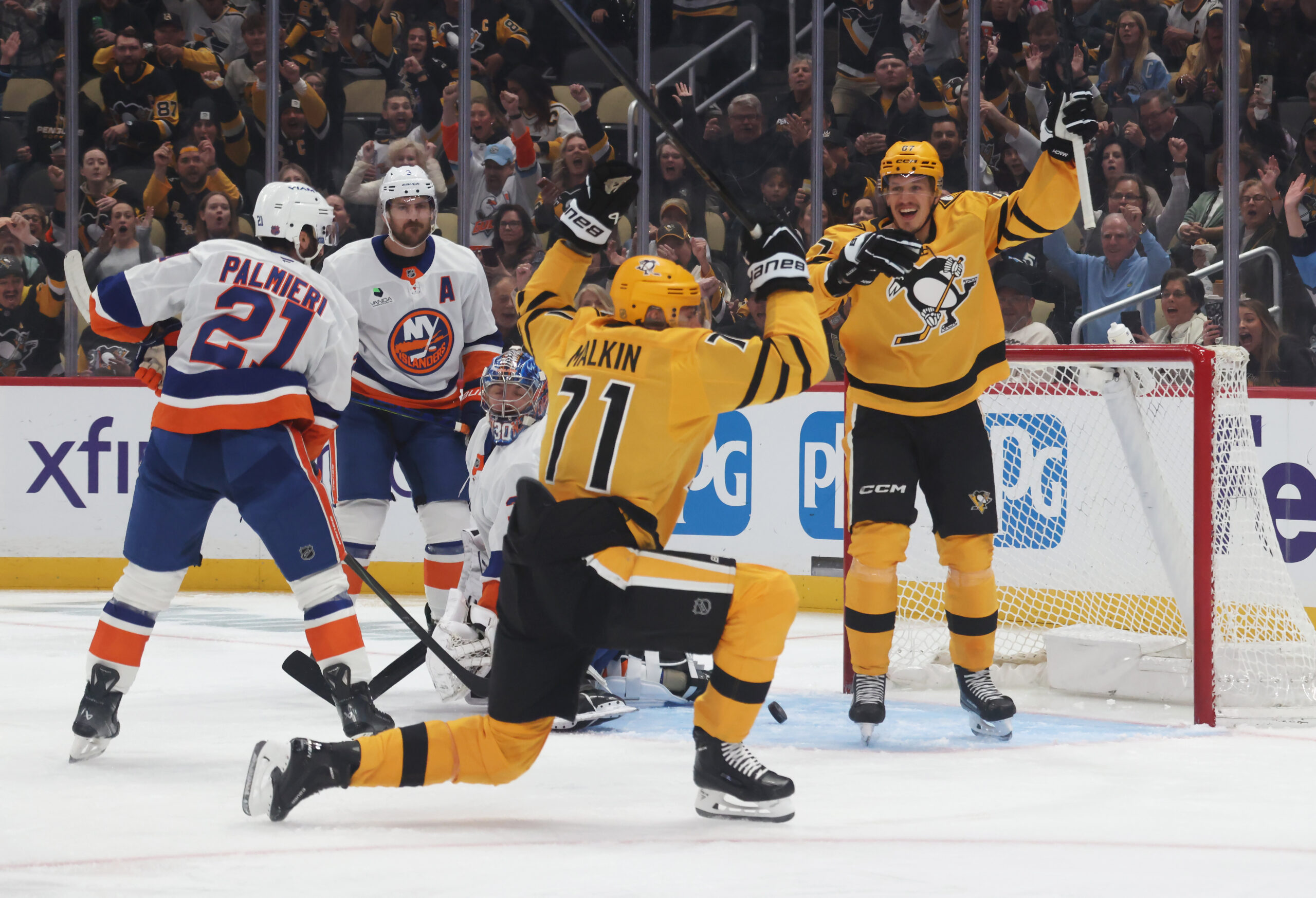 NHL焦点战：企鹅岛人背靠背对决，谁能抢占季后赛先机？