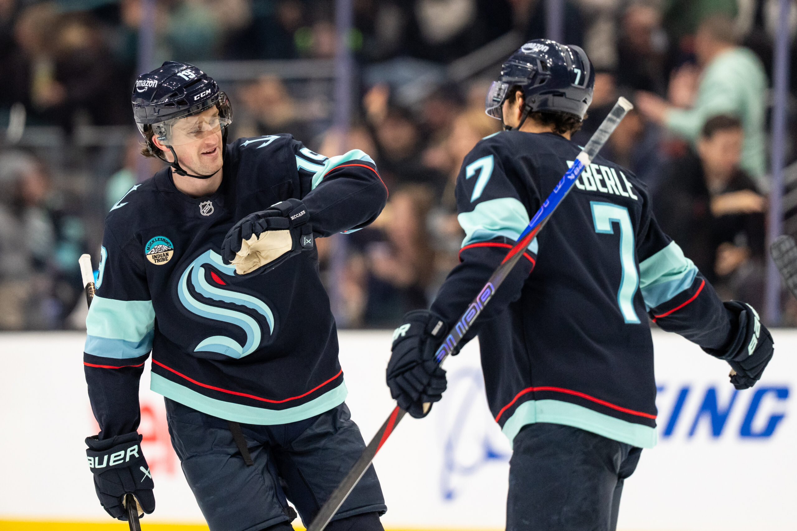 NHL前瞻：海怪客场挑战鸭子，麦肯火热能否延续连胜？