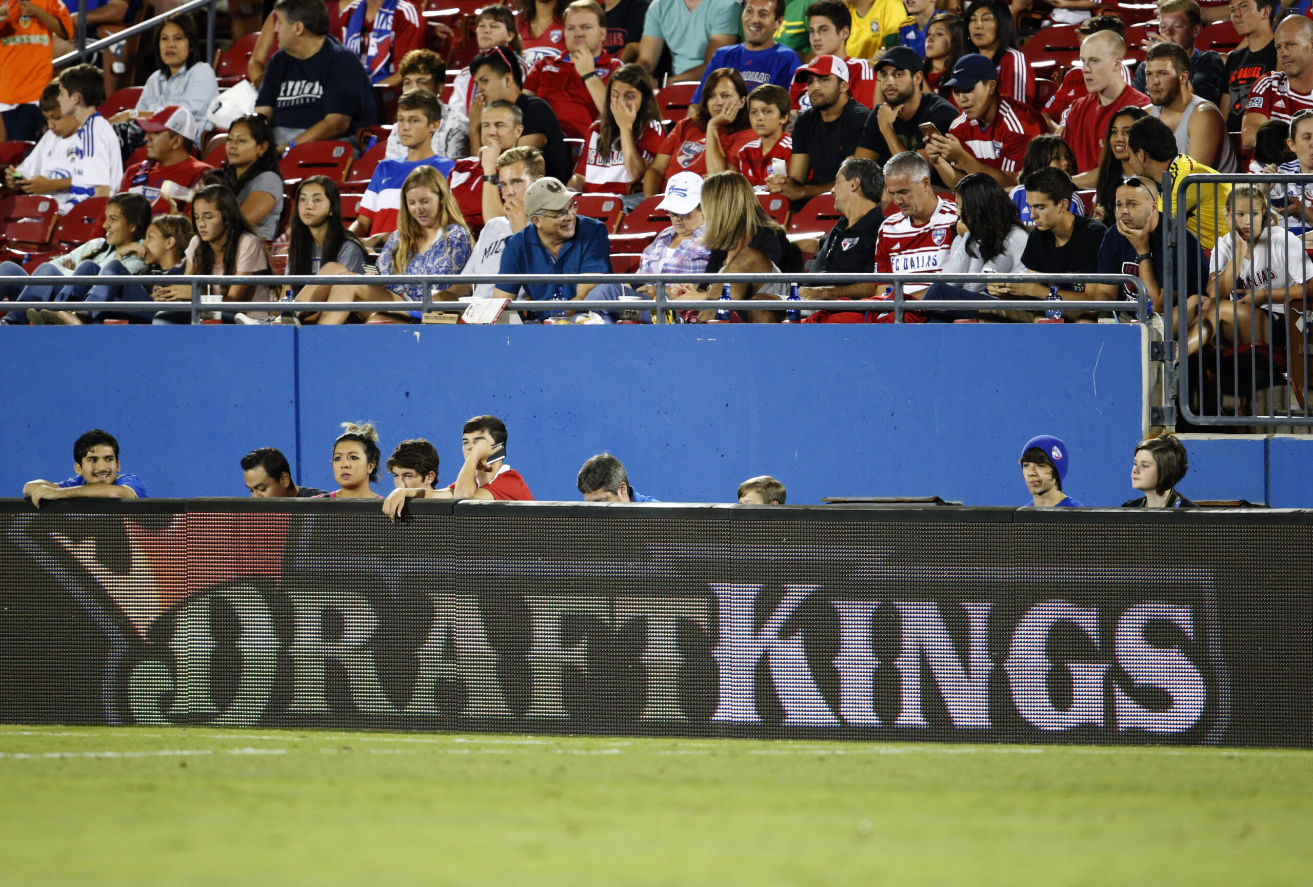 DraftKings Q4财报炸裂：营收狂飙43%，预测市场剑指百亿新蓝海