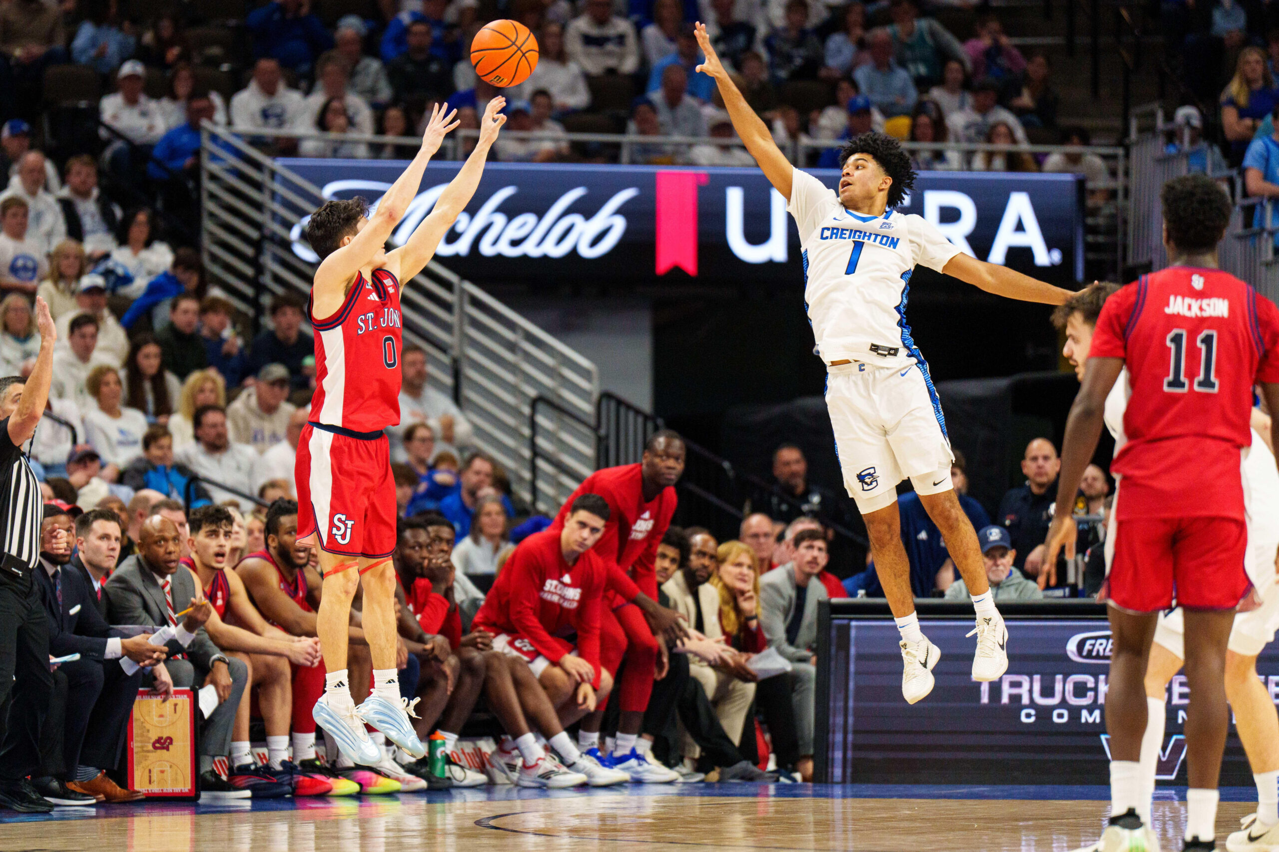 NCAA焦点战：克雷顿爆冷后挑战圣约翰，红暴风能否延续连胜？