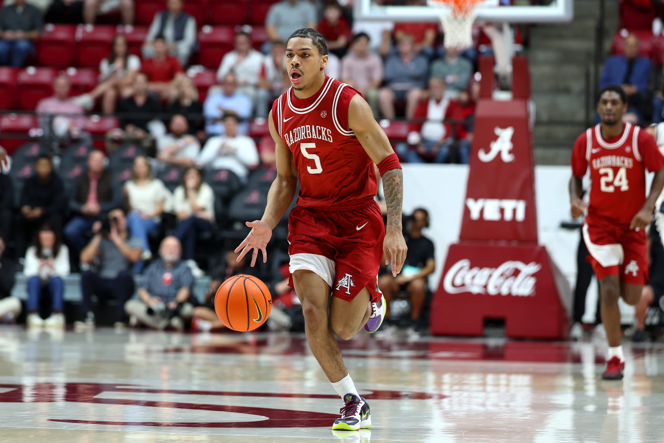 NCAA焦点战：佛罗里达短吻鳄vs阿肯色野猪深度分析与投注策略