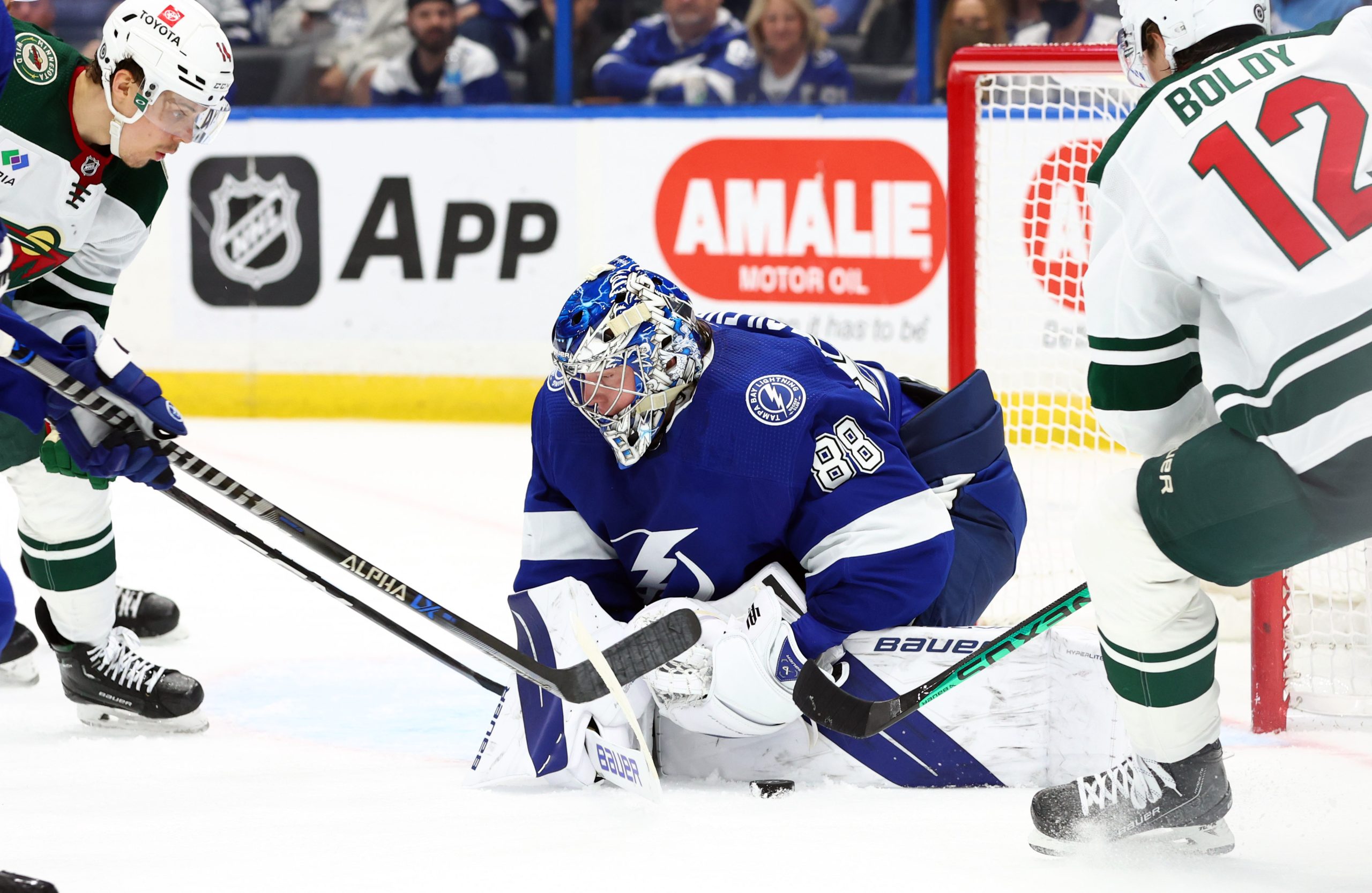 闪电vs狂野：强强对话，谁能终结连败？NHL焦点战深度分析