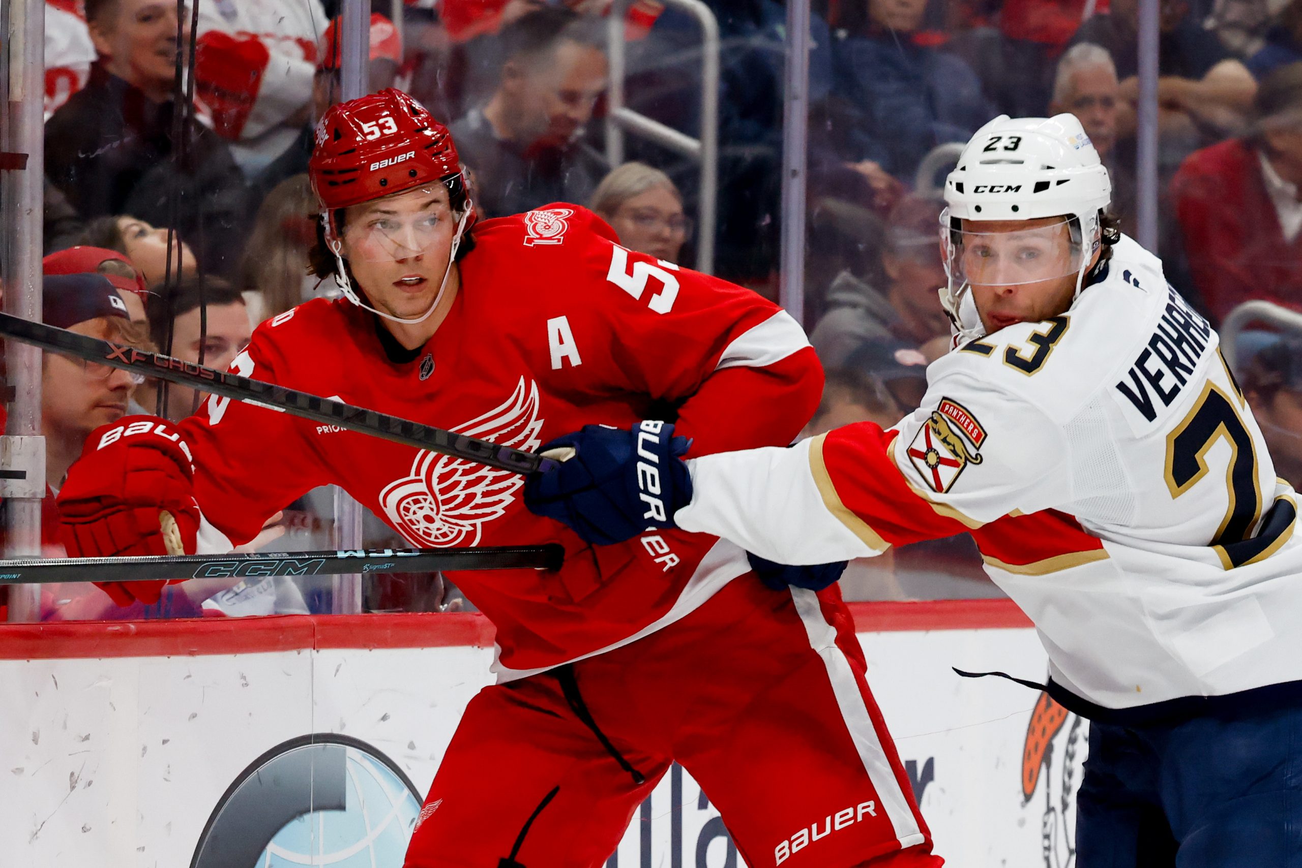 NHL冰球前瞻：红翼主场迎战美洲豹，谁能打破僵局？