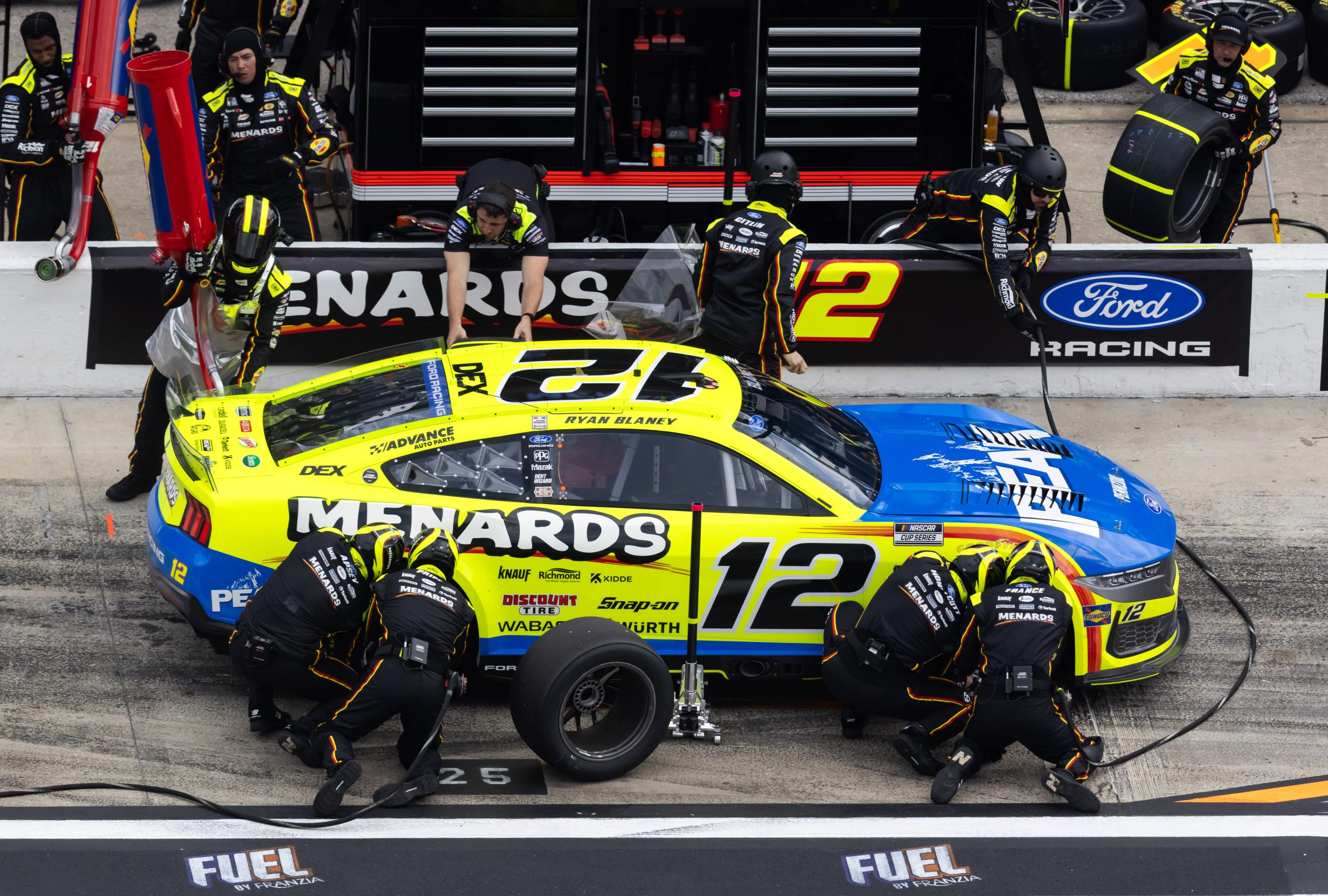 凤凰赛道NASCAR DFS：20美元搏10万美元，专家阵容深度解析