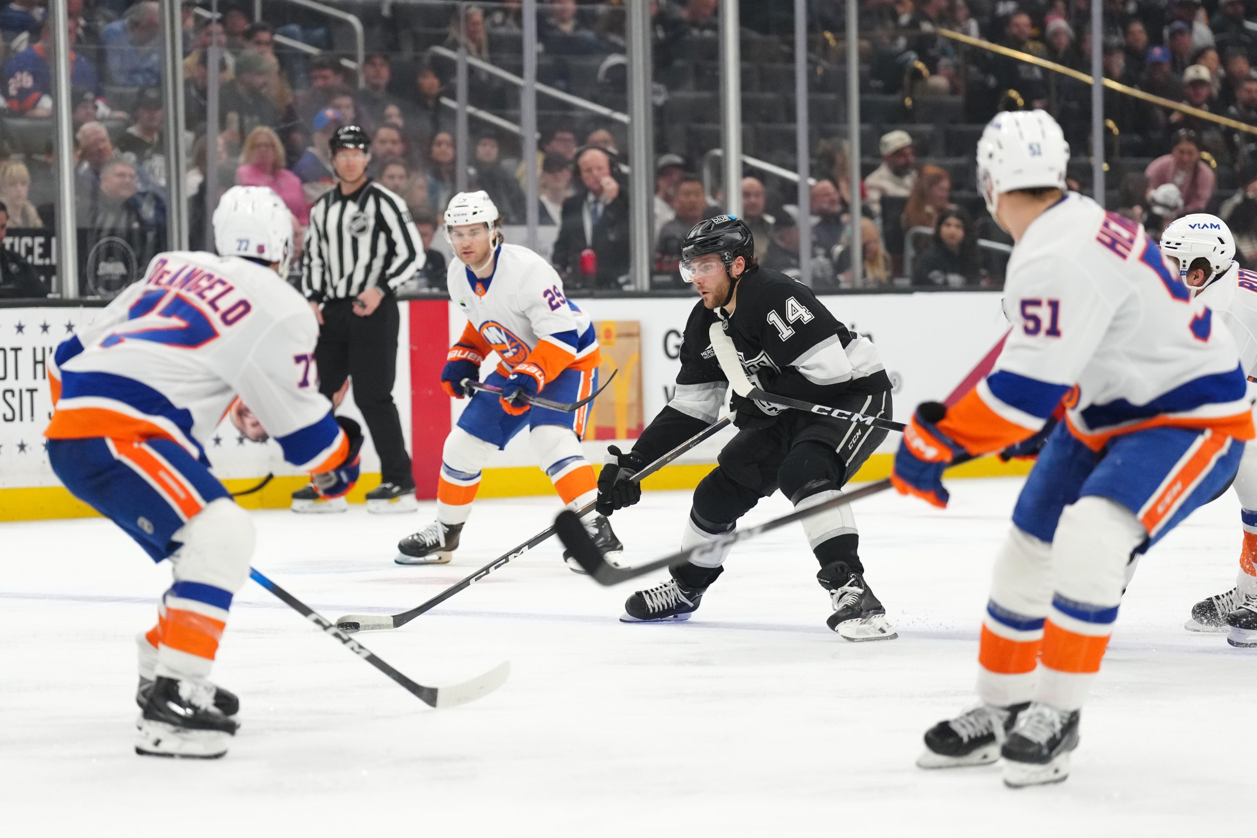 NHL前瞻：纽约岛人VS洛杉矶国王，季后赛关键战役深度解析