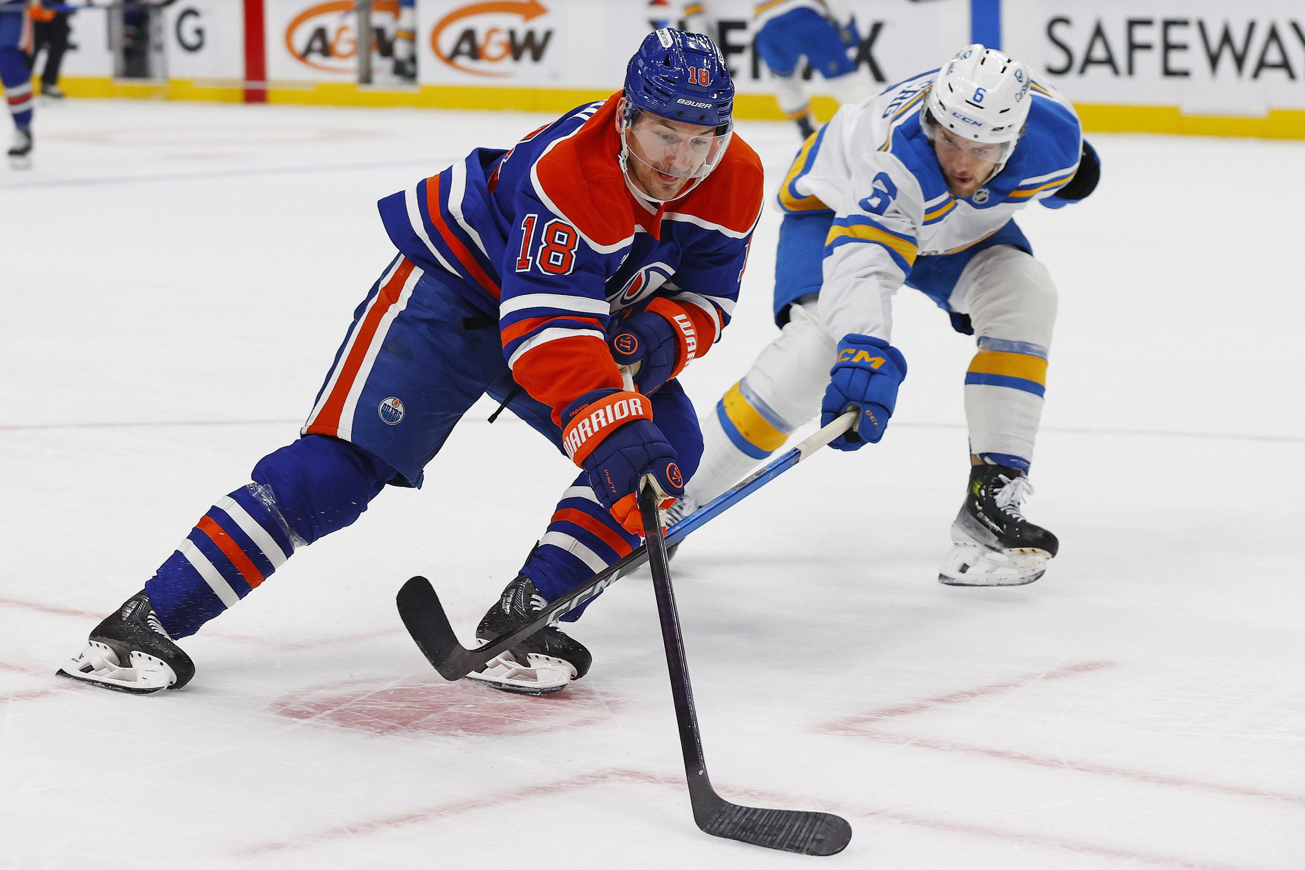 NHL前瞻：油人客场挑战蓝调，麦克戴维能否率队反弹？