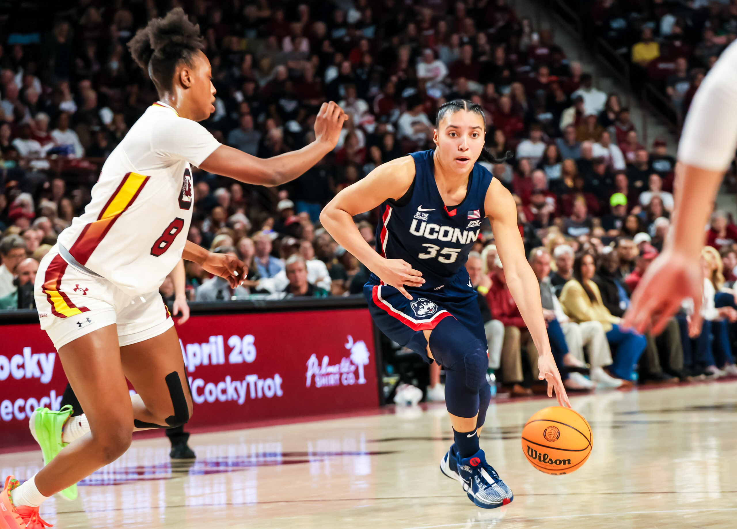 NCAA女篮甜蜜16强：康大不败神话能否延续？北卡能否守住让分？