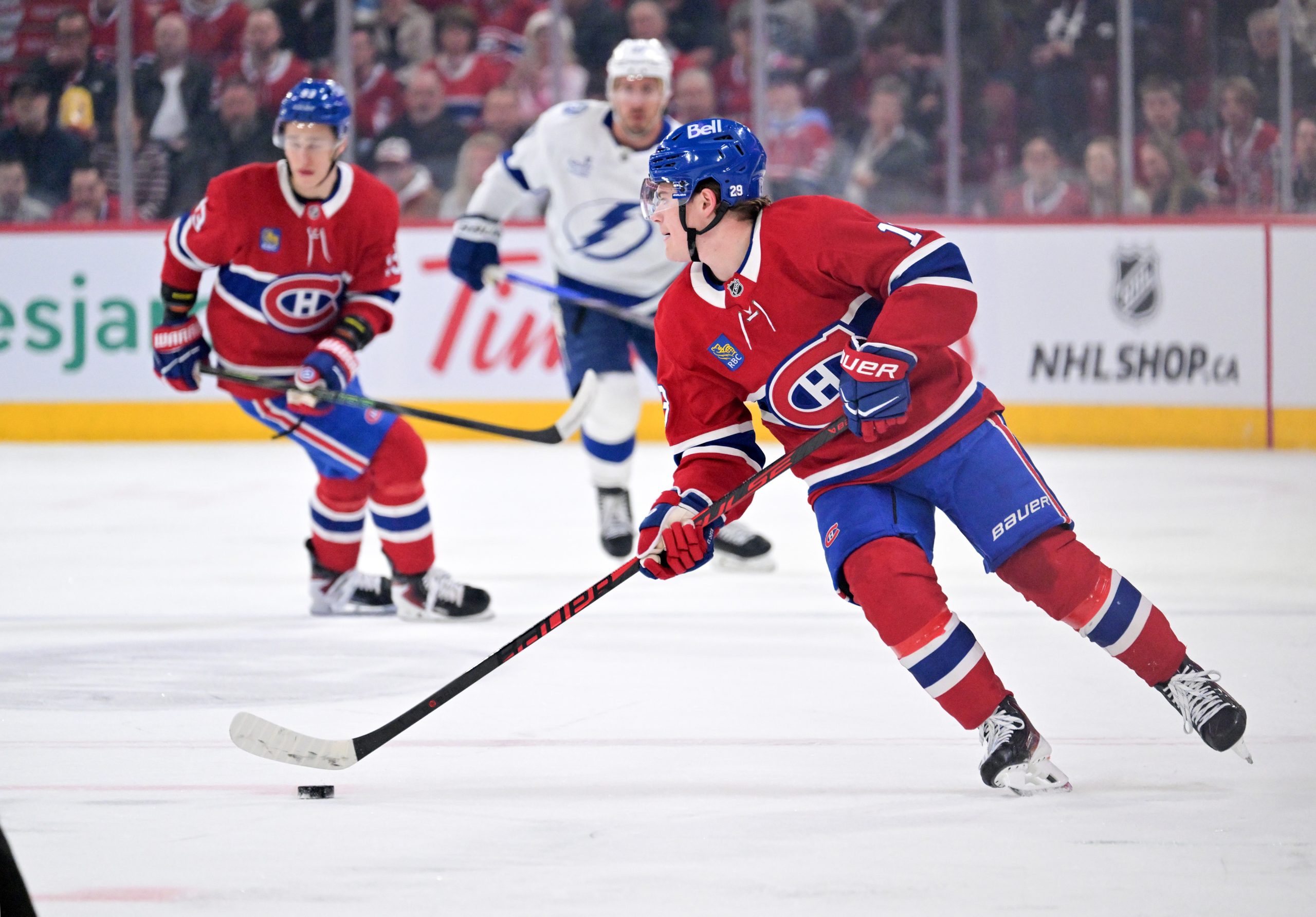 NHL季后赛首轮：闪电vs加拿大人，深度解析与让分盘投注策略