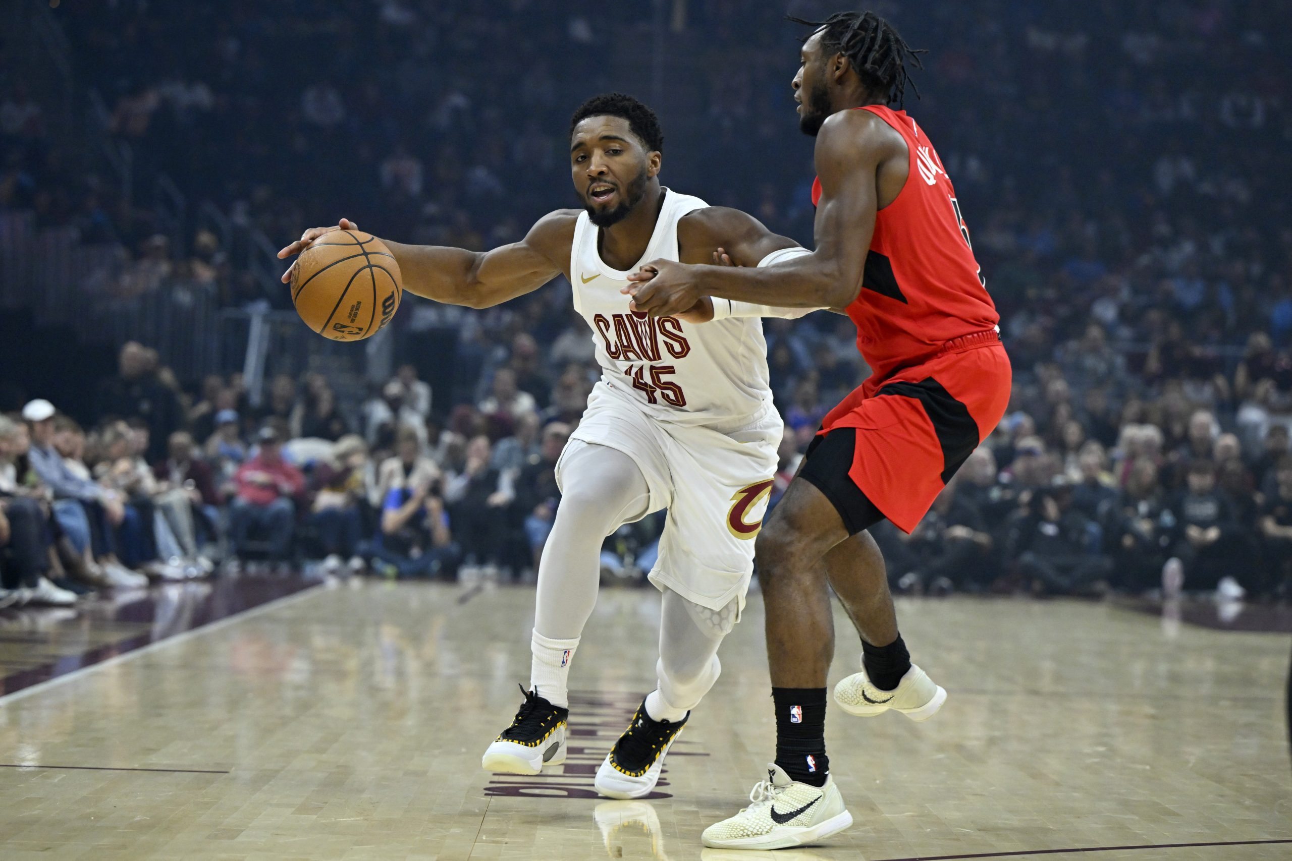 NBA季后赛G1前瞻：骑士猛龙对决，哈登能否主导战局？