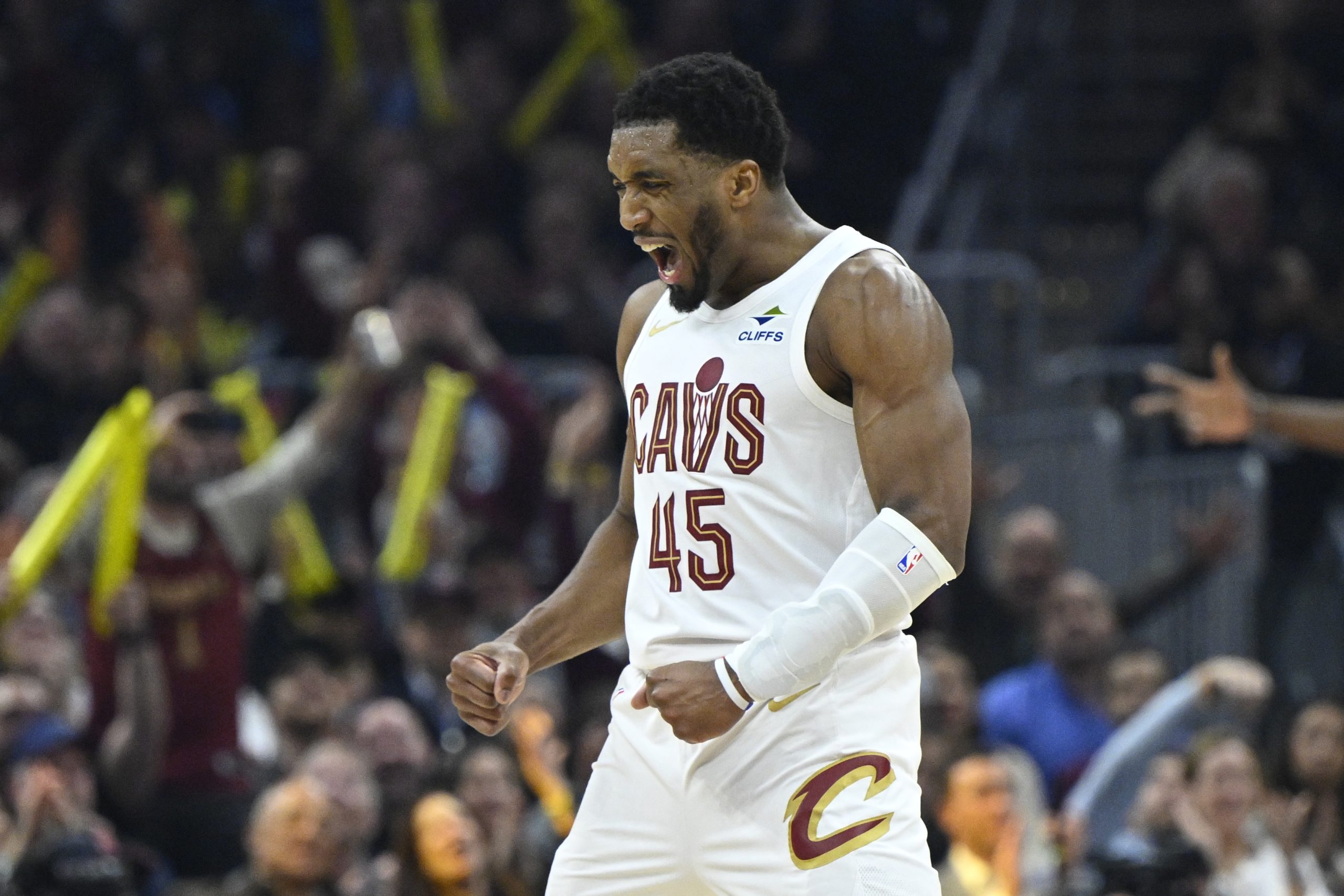 NBA季后赛首轮G1：骑士主场迎战猛龙，深度分析与投注指南