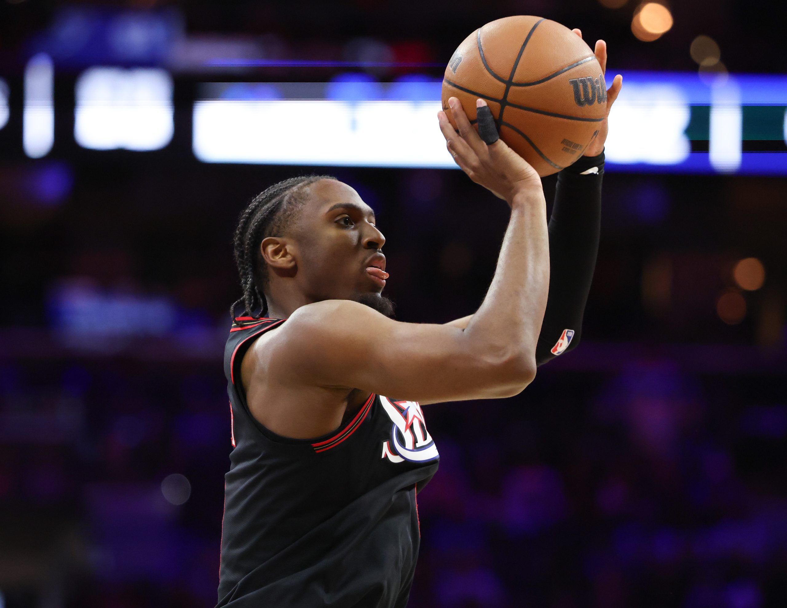 NBA季后赛：76人VS凯尔特人G1前瞻，恩比德缺阵谁能扛大旗？