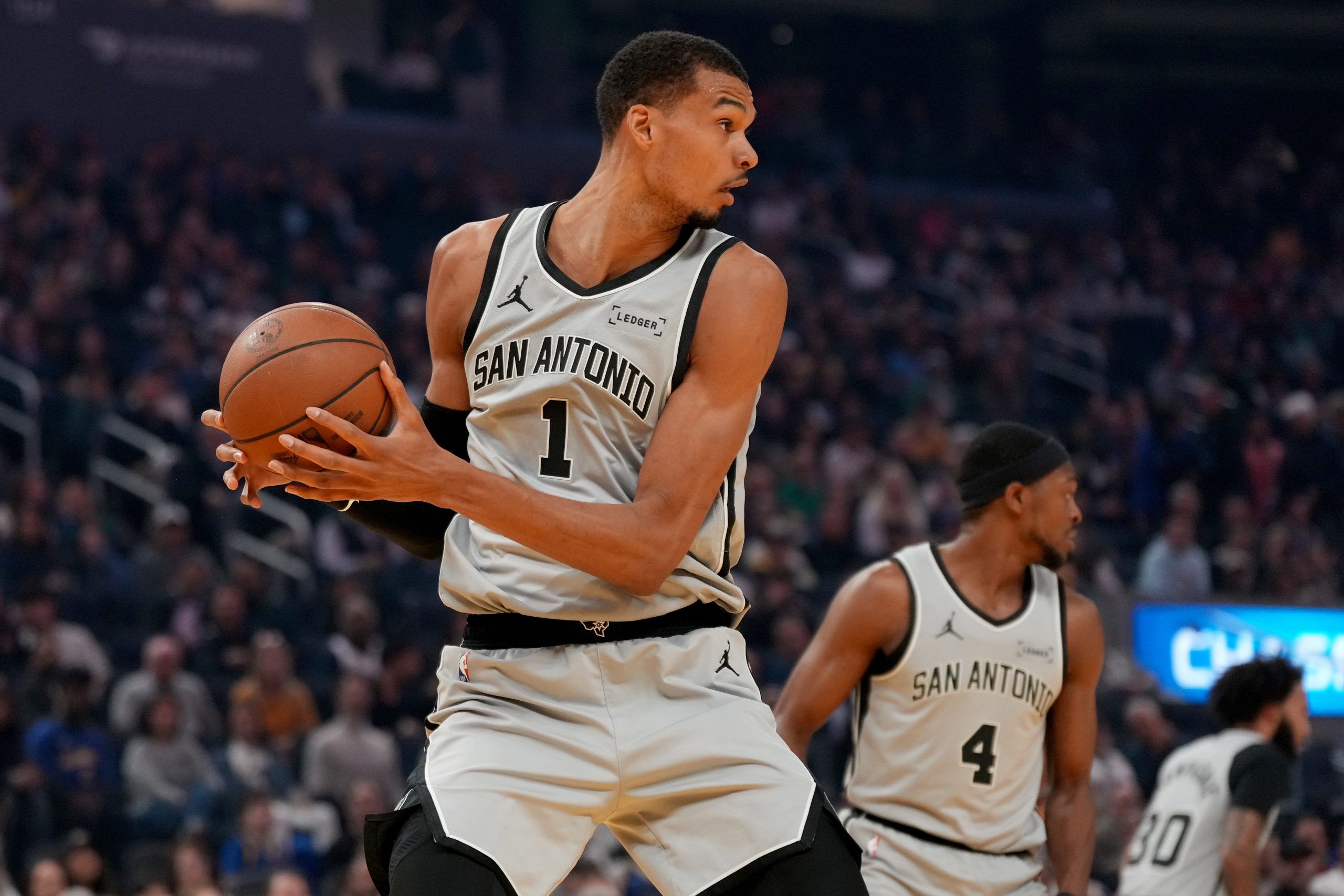 2024 NBA季后赛：马刺VS开拓者G1前瞻，文班亚马首秀引爆焦点