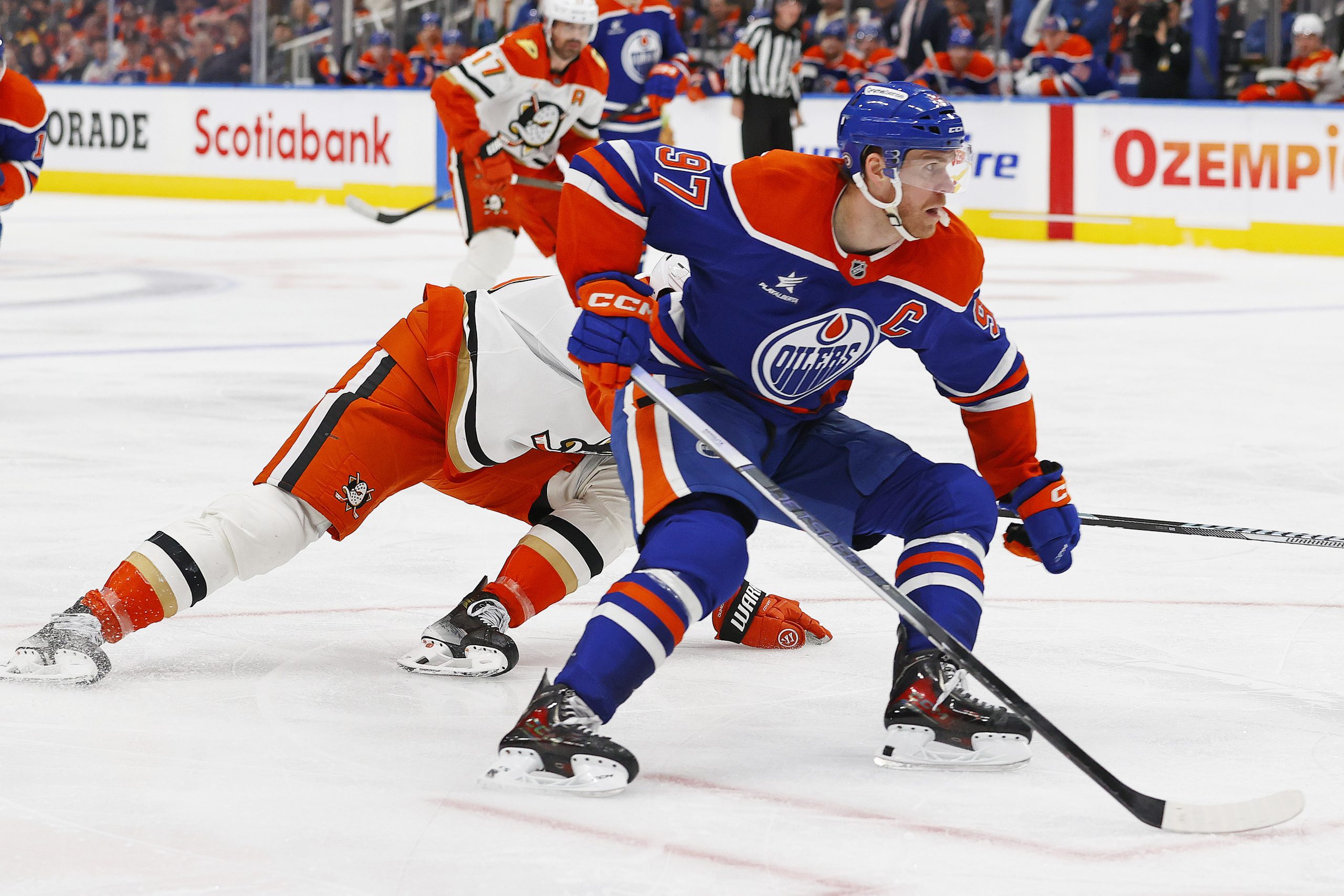 NHL季后赛首轮：油人VS鸭子G1前瞻，高分对决与盘口深度分析