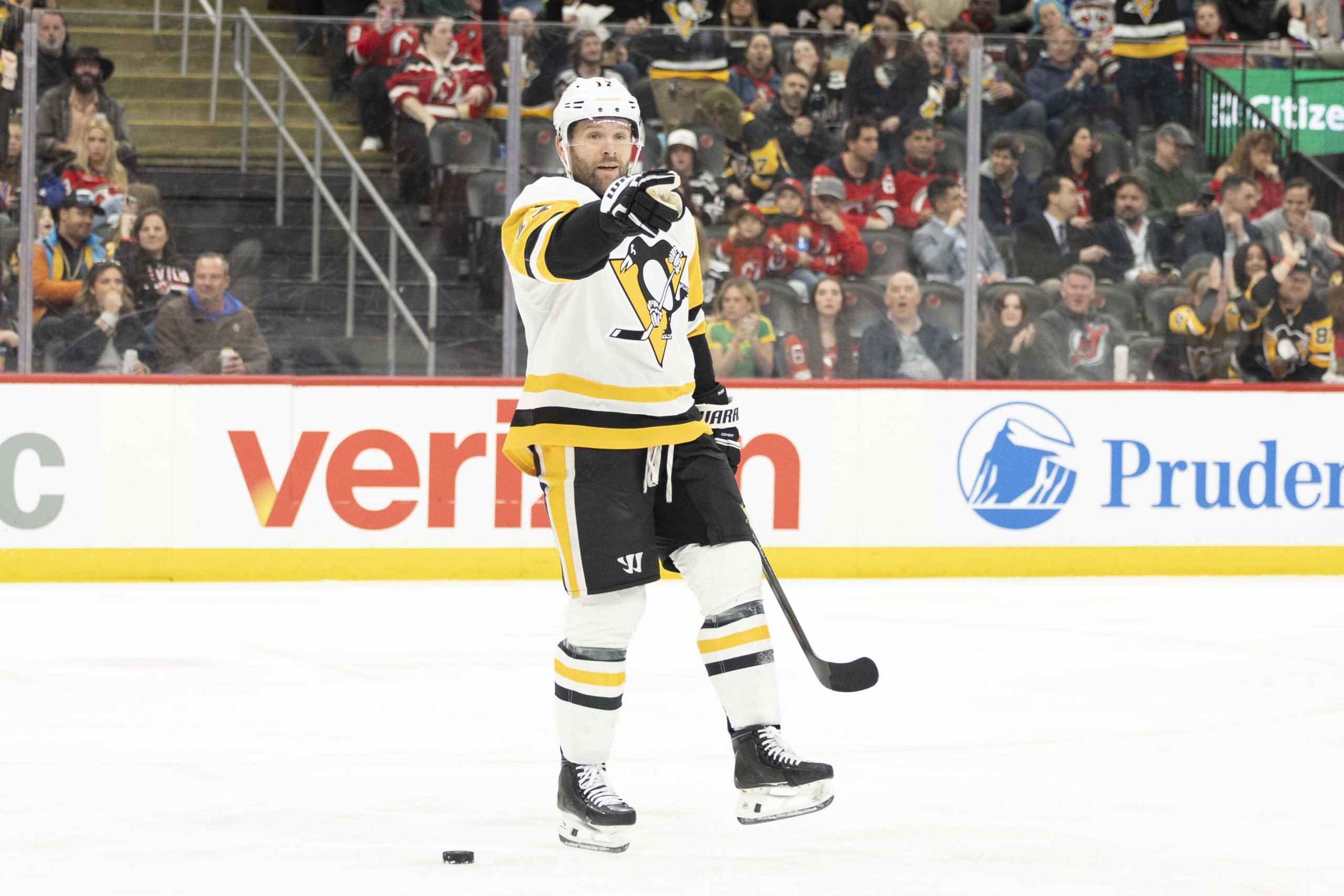 NHL季后赛G4：飞人企鹅生死战，专家力挺企鹅逆袭，赔率深度解析