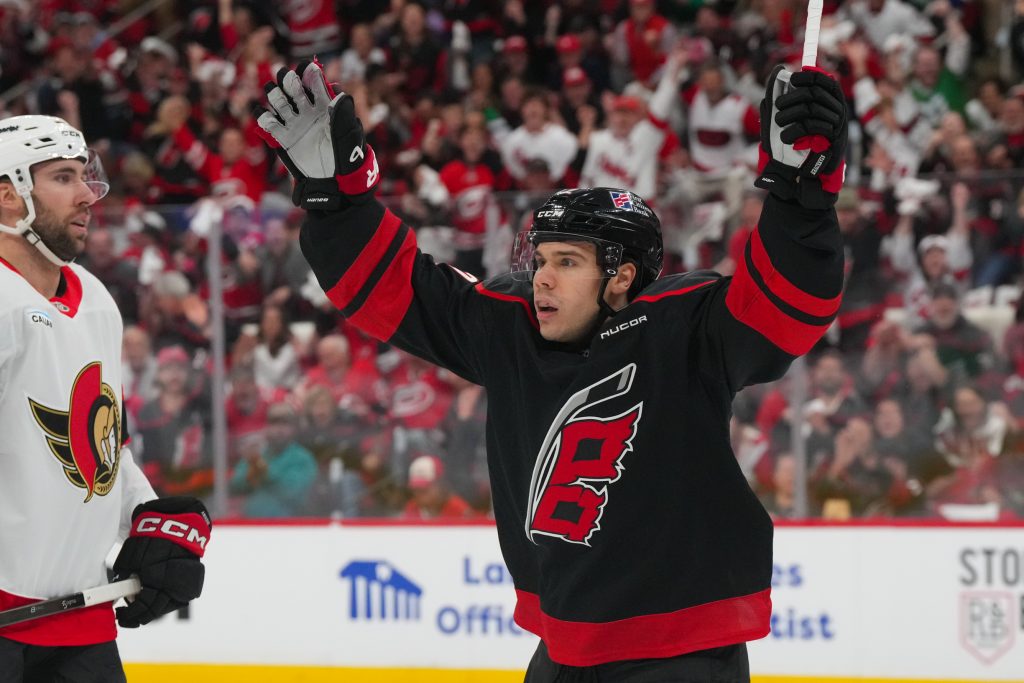 NHL季后赛：飓风横扫参议员，斯坦利杯与东部赔率剧变深度解析