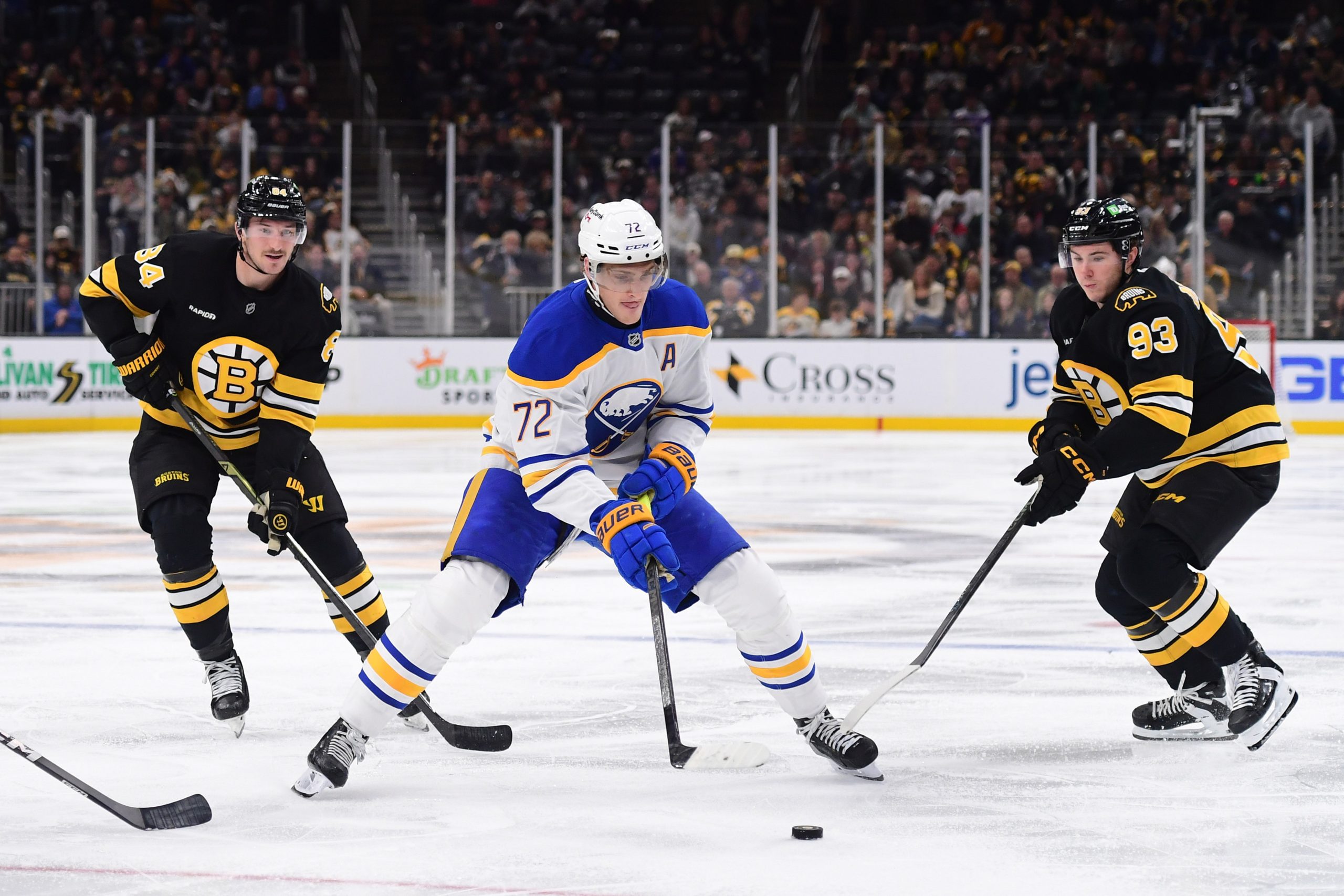 NHL冰球：军刀棕熊G4决战，系列赛悬念迭起，专家赔率深度解析